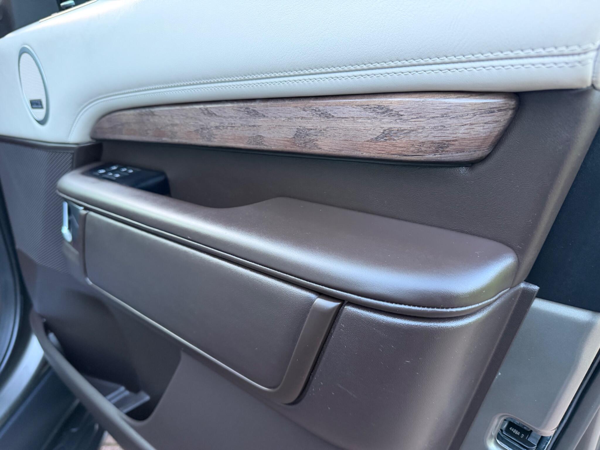 Land Rover Discovery - Image 38