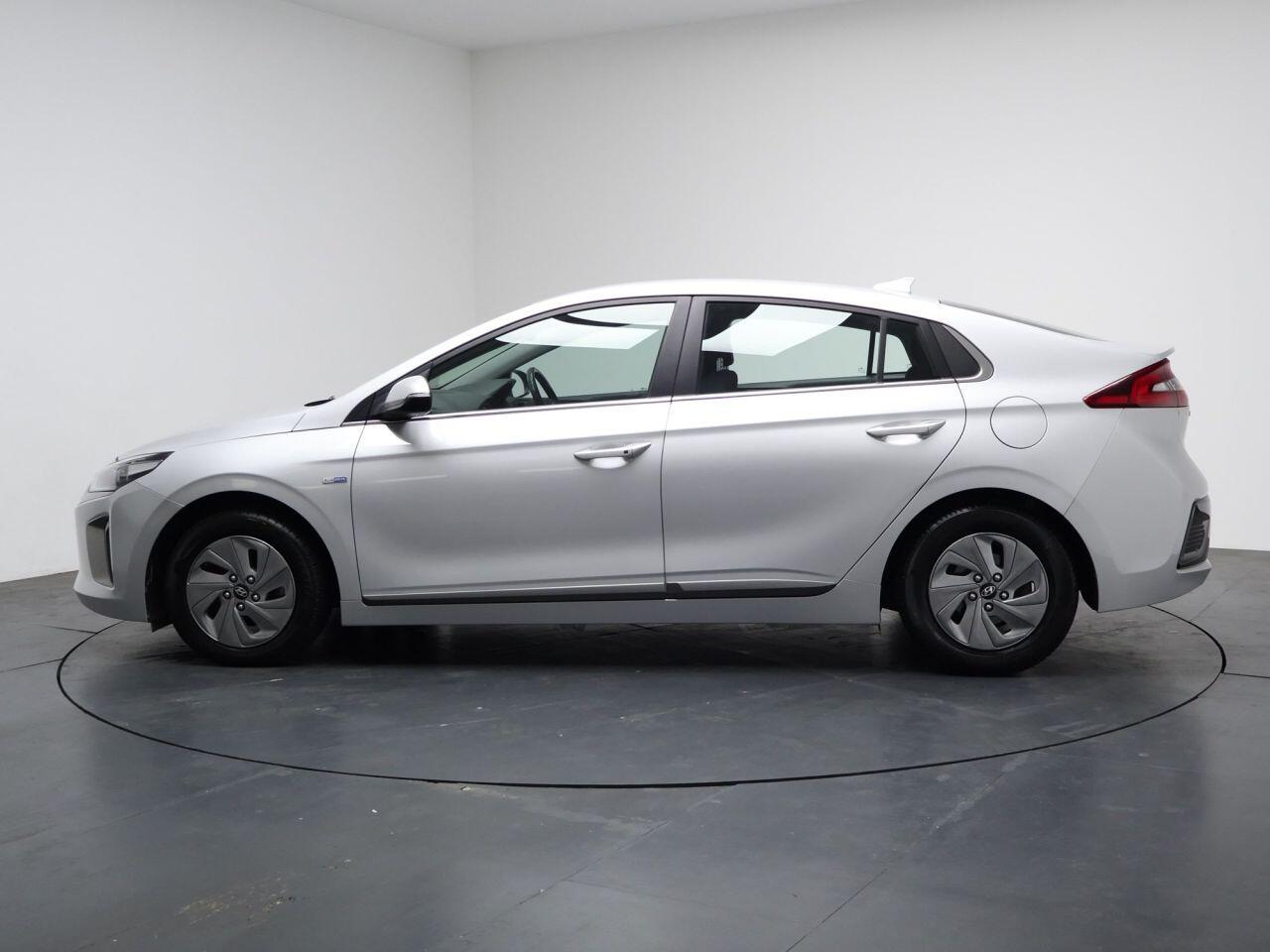 Hyundai Ioniq - Image 8