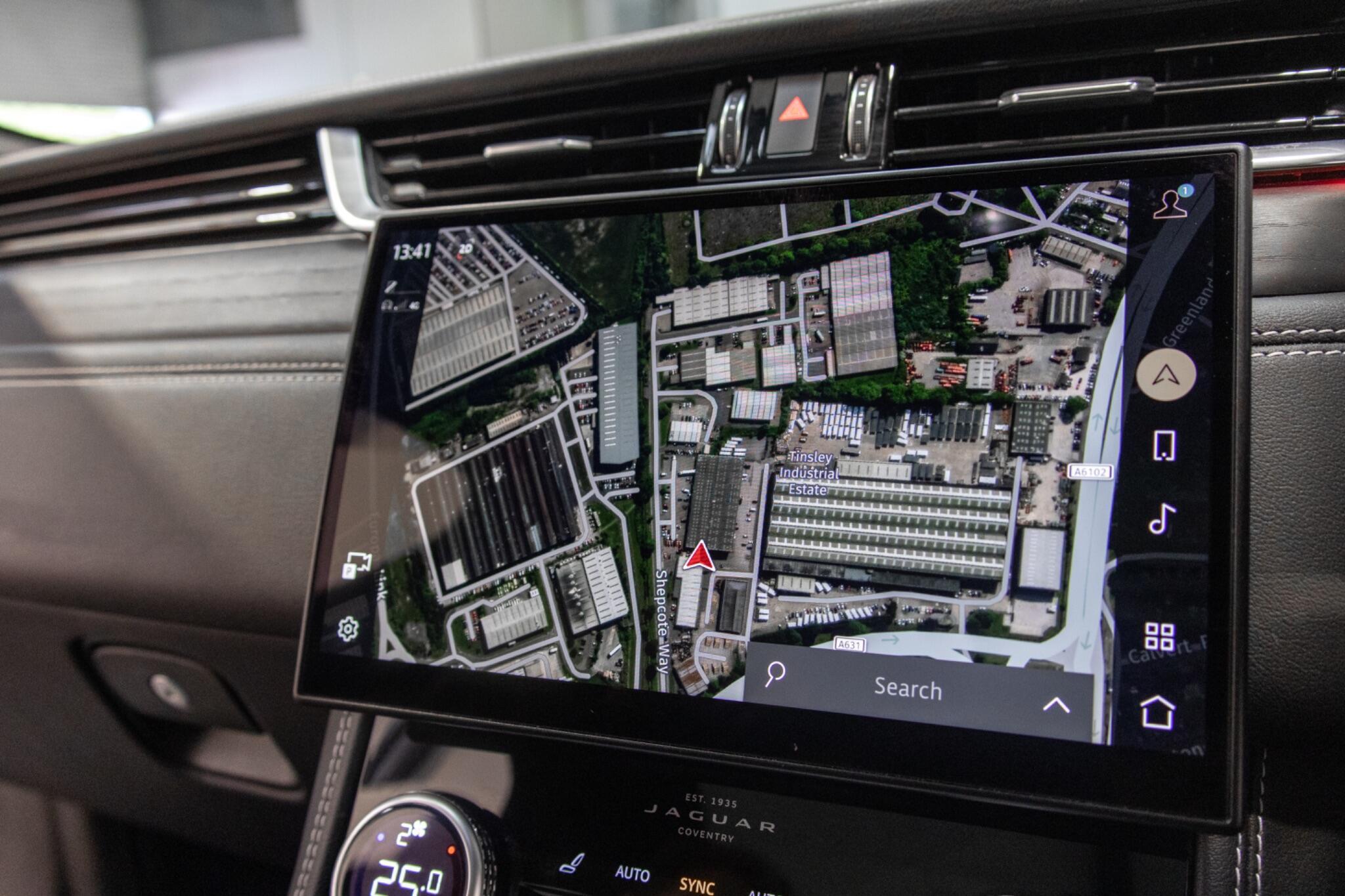 Jaguar F-Pace - Image 16
