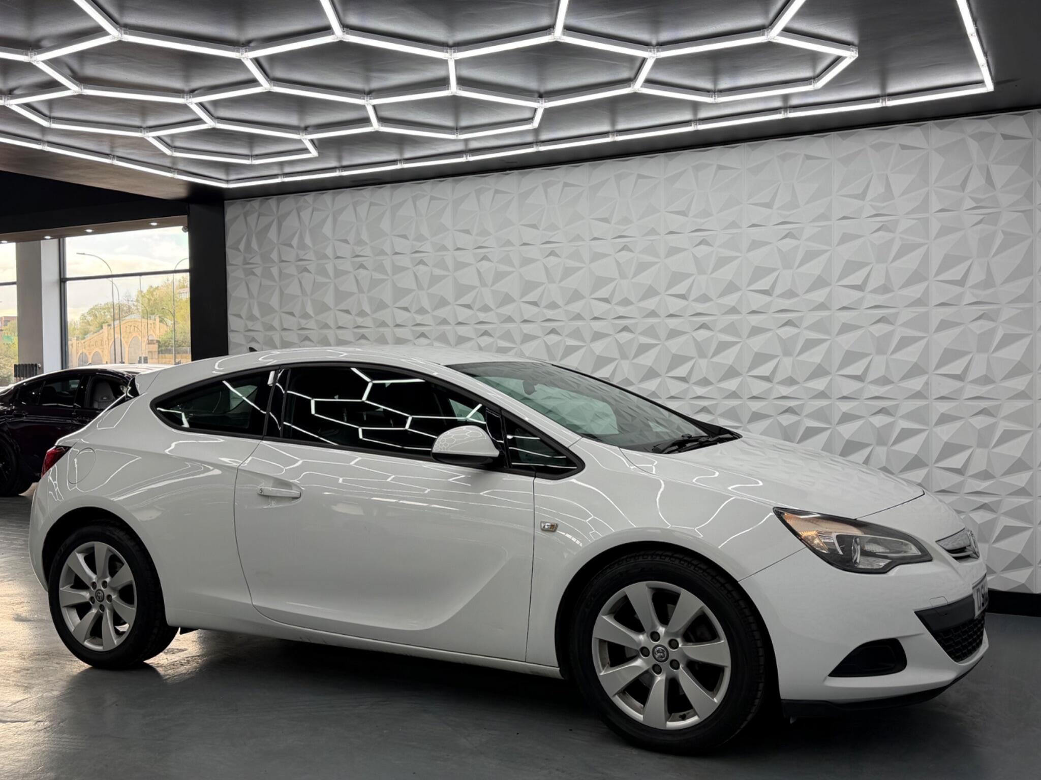 Vauxhall Astra GTC - Image 9