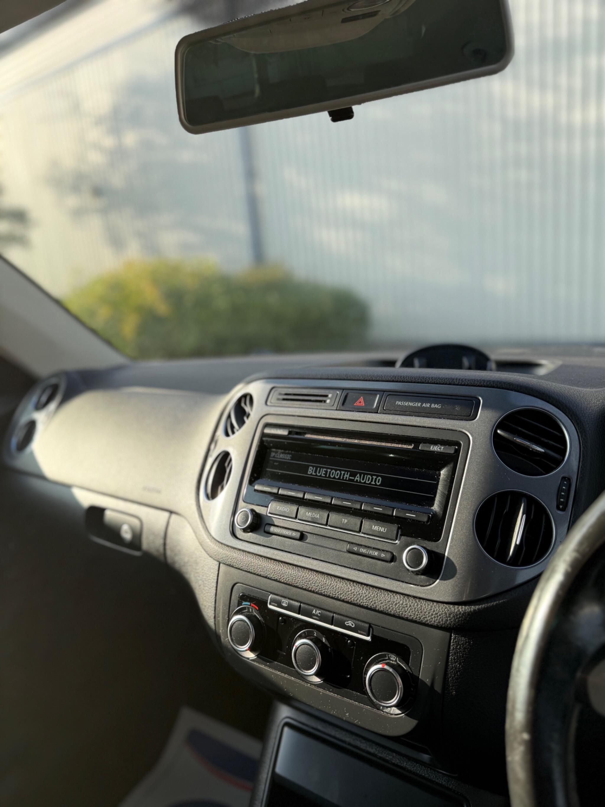 Volkswagen Tiguan - Image 30