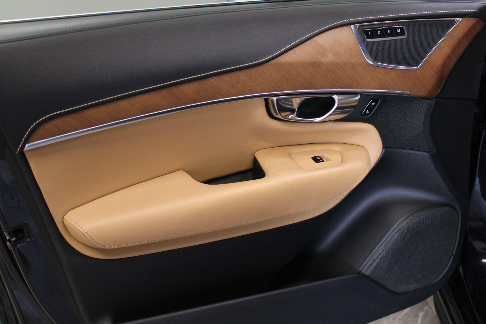 Volvo XC90 - Image 33