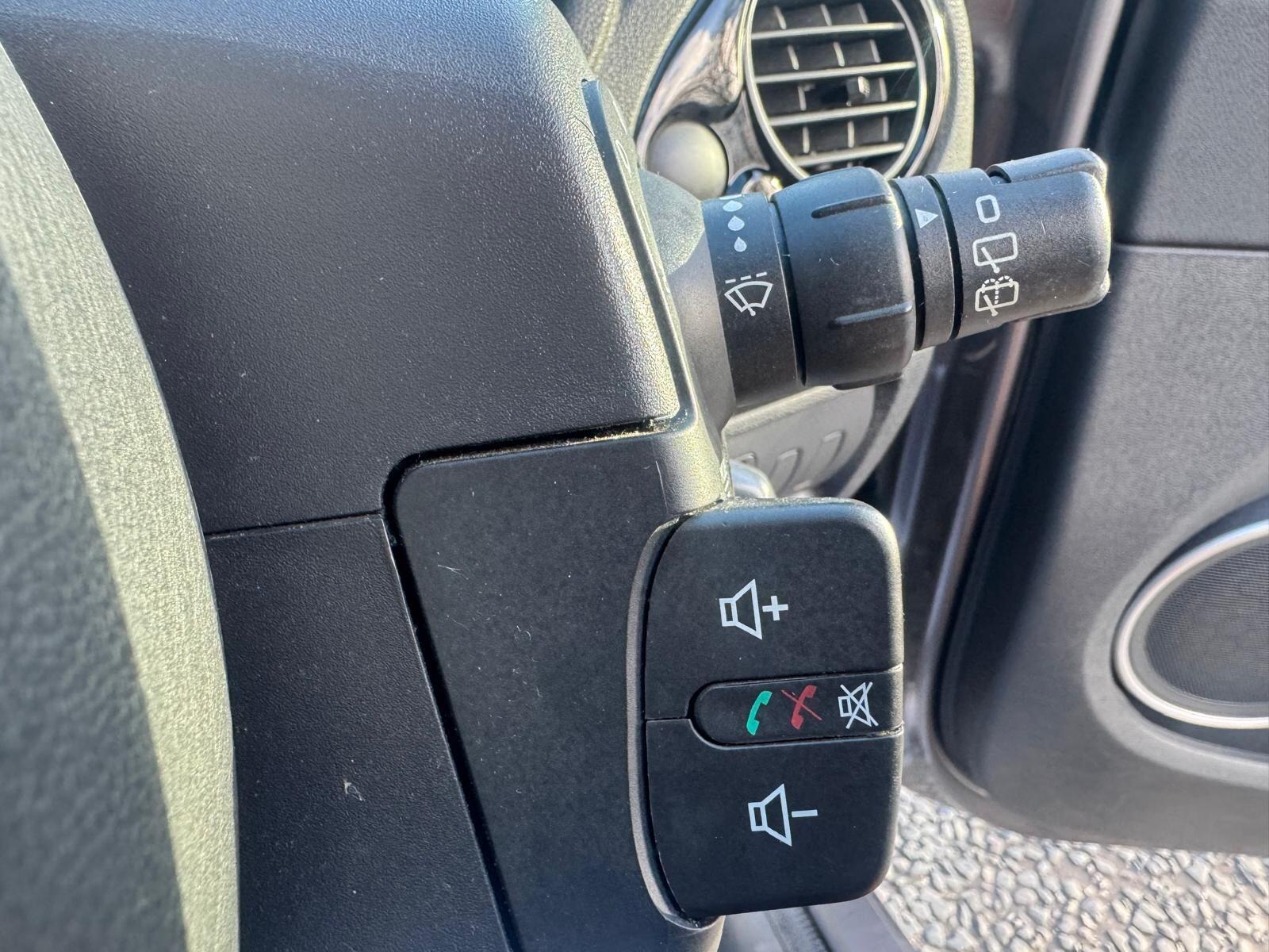 Renault Clio - Image 31