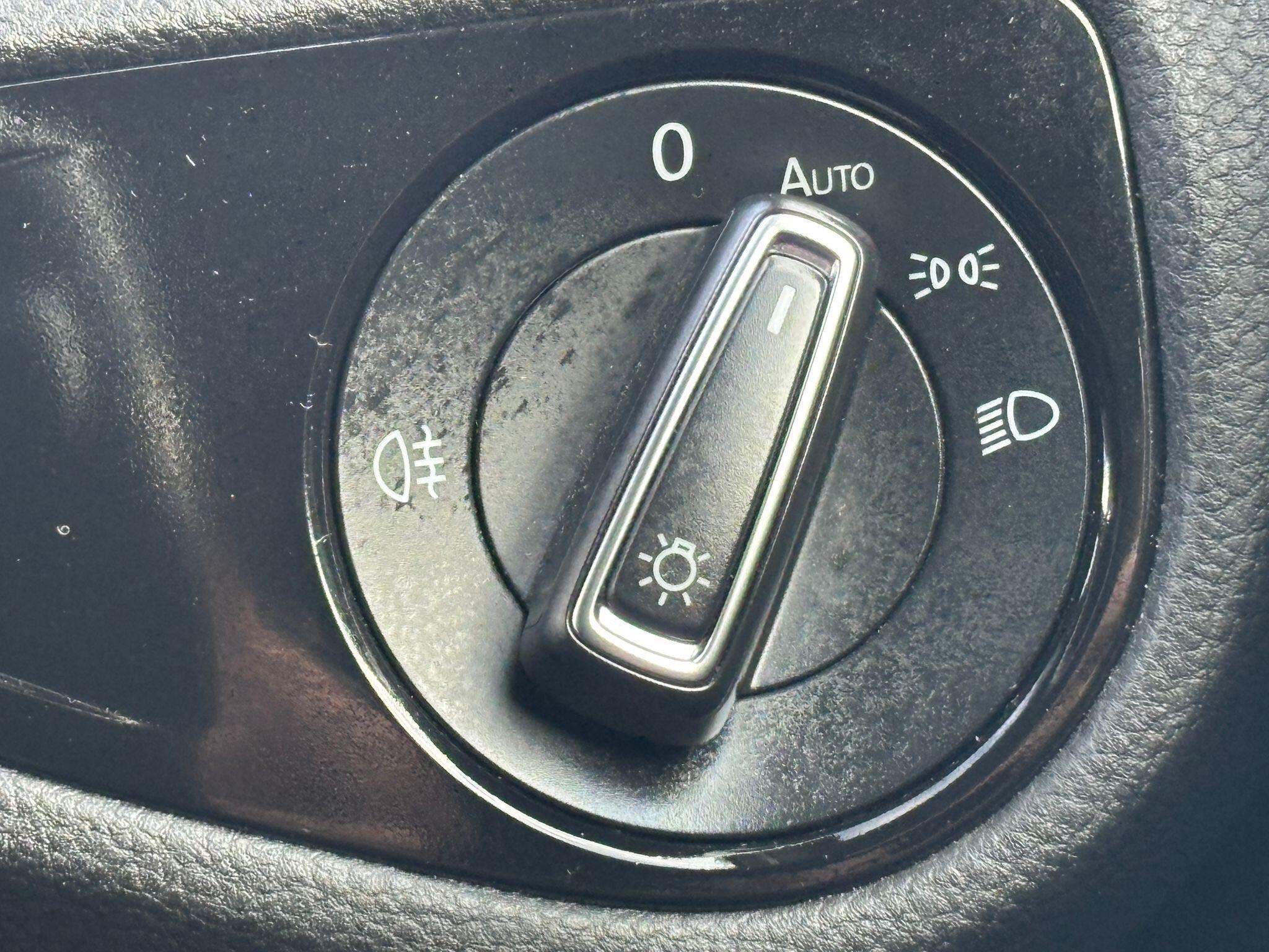 Volkswagen Golf - Image 48