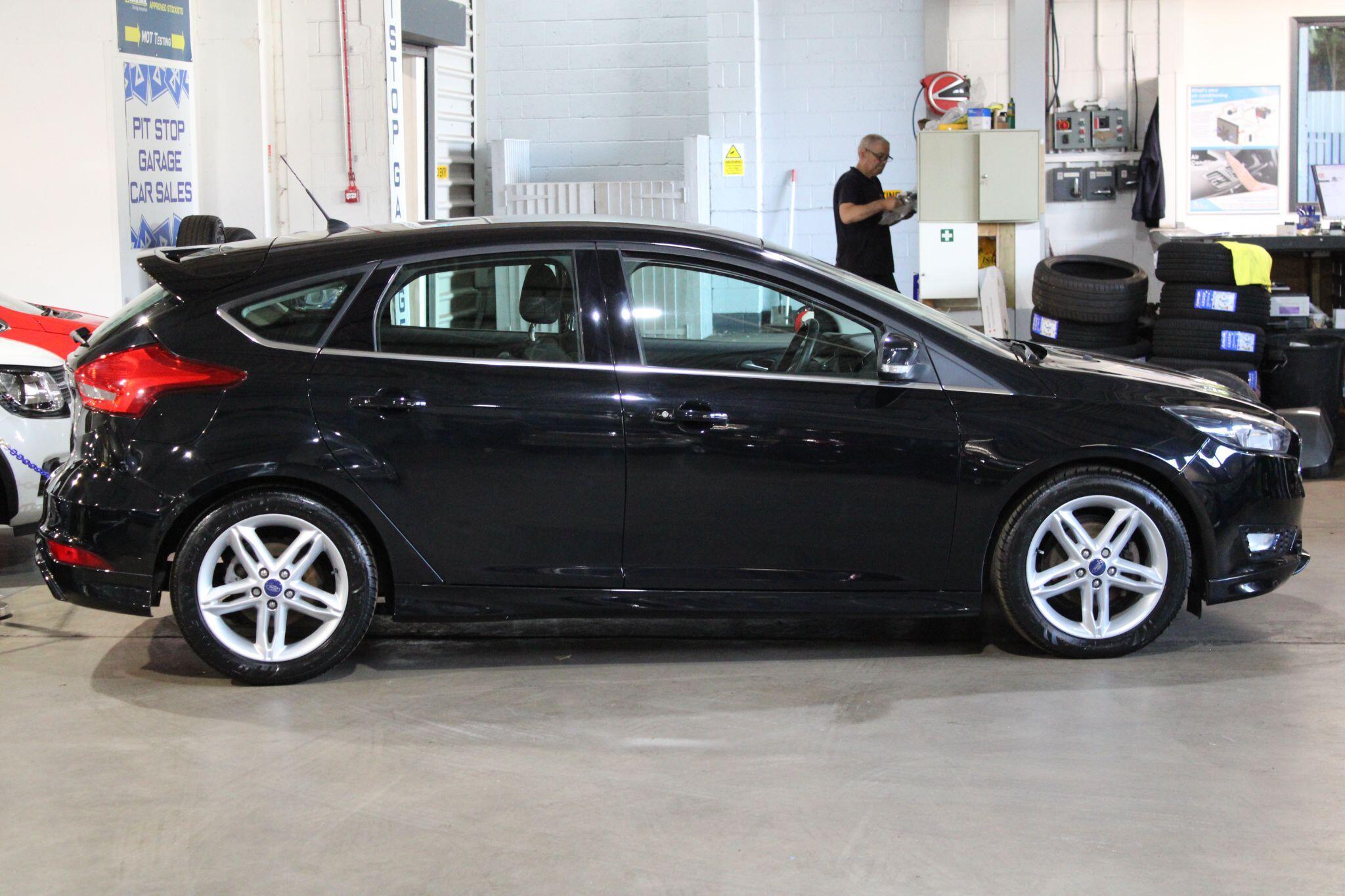 Ford Focus - Image 16