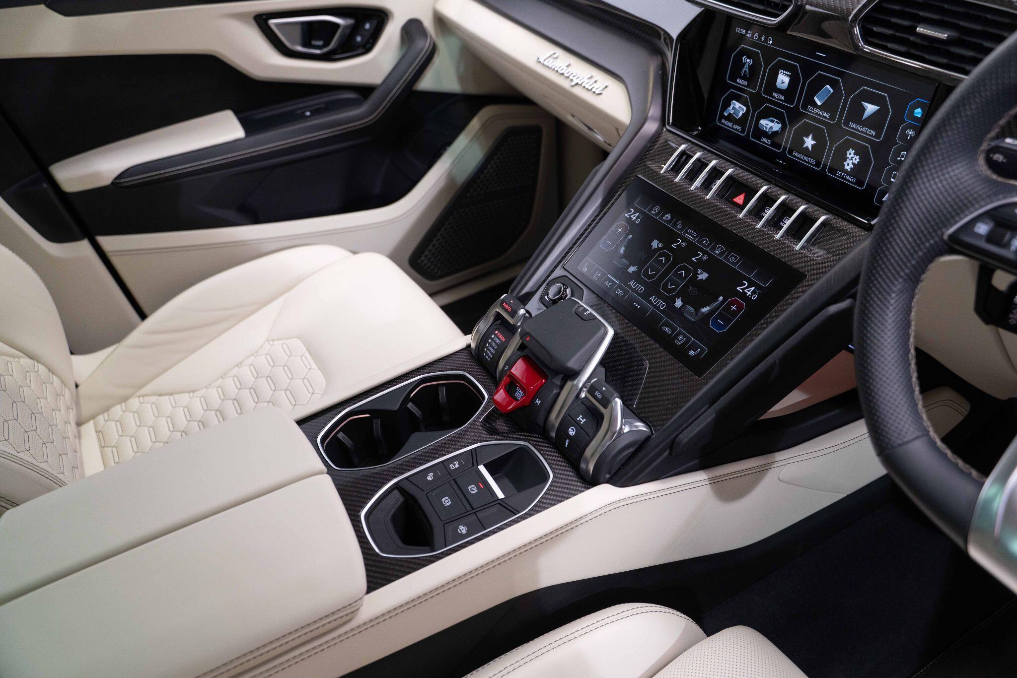 Lamborghini Urus - Image 48