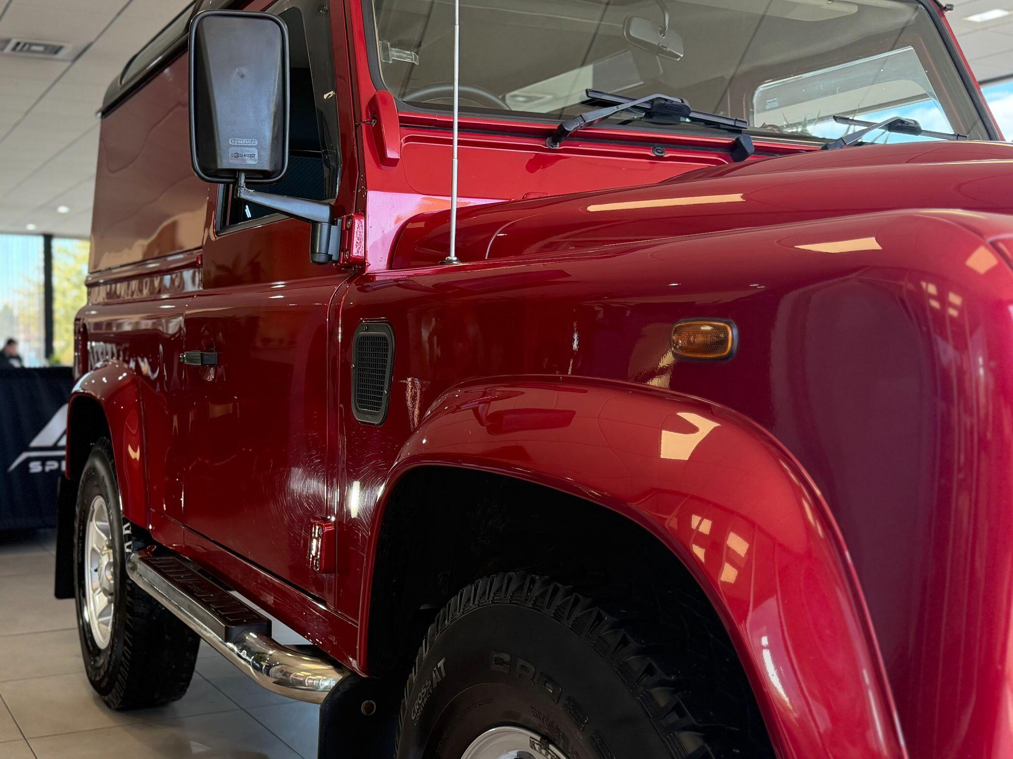Land Rover Defender 90 - Image 15