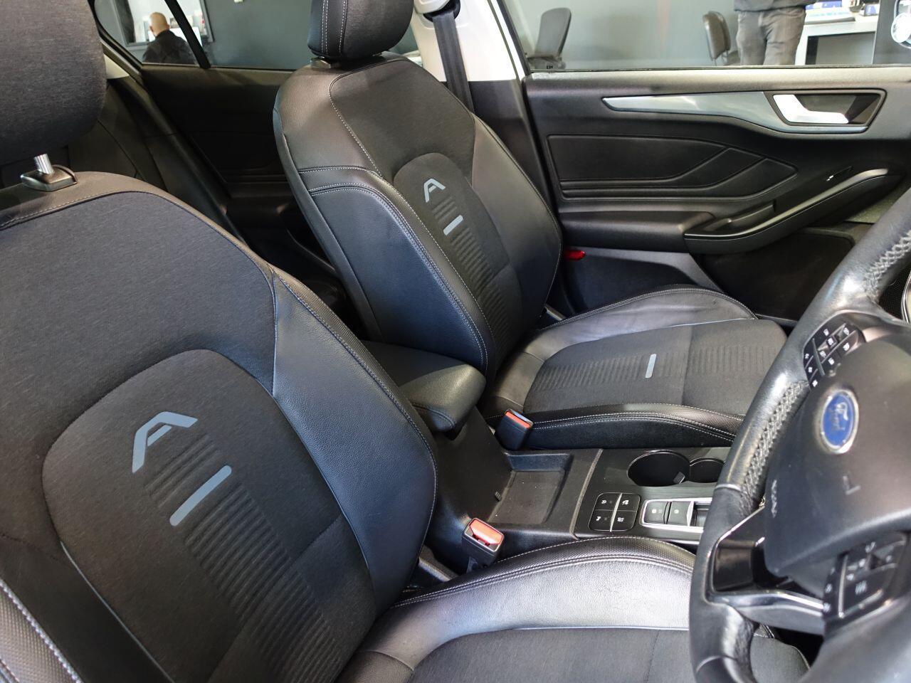 Ford Focus - Image 15