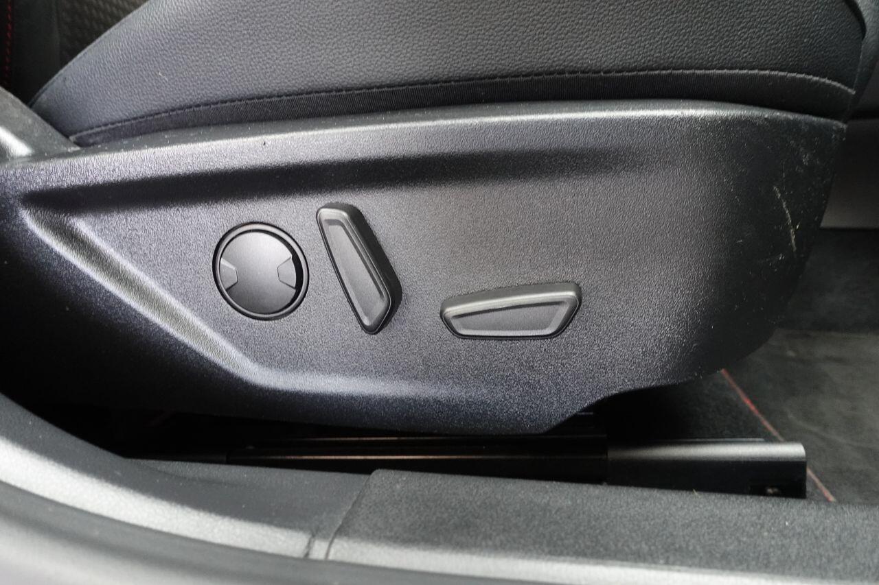 Ford Focus - Image 14