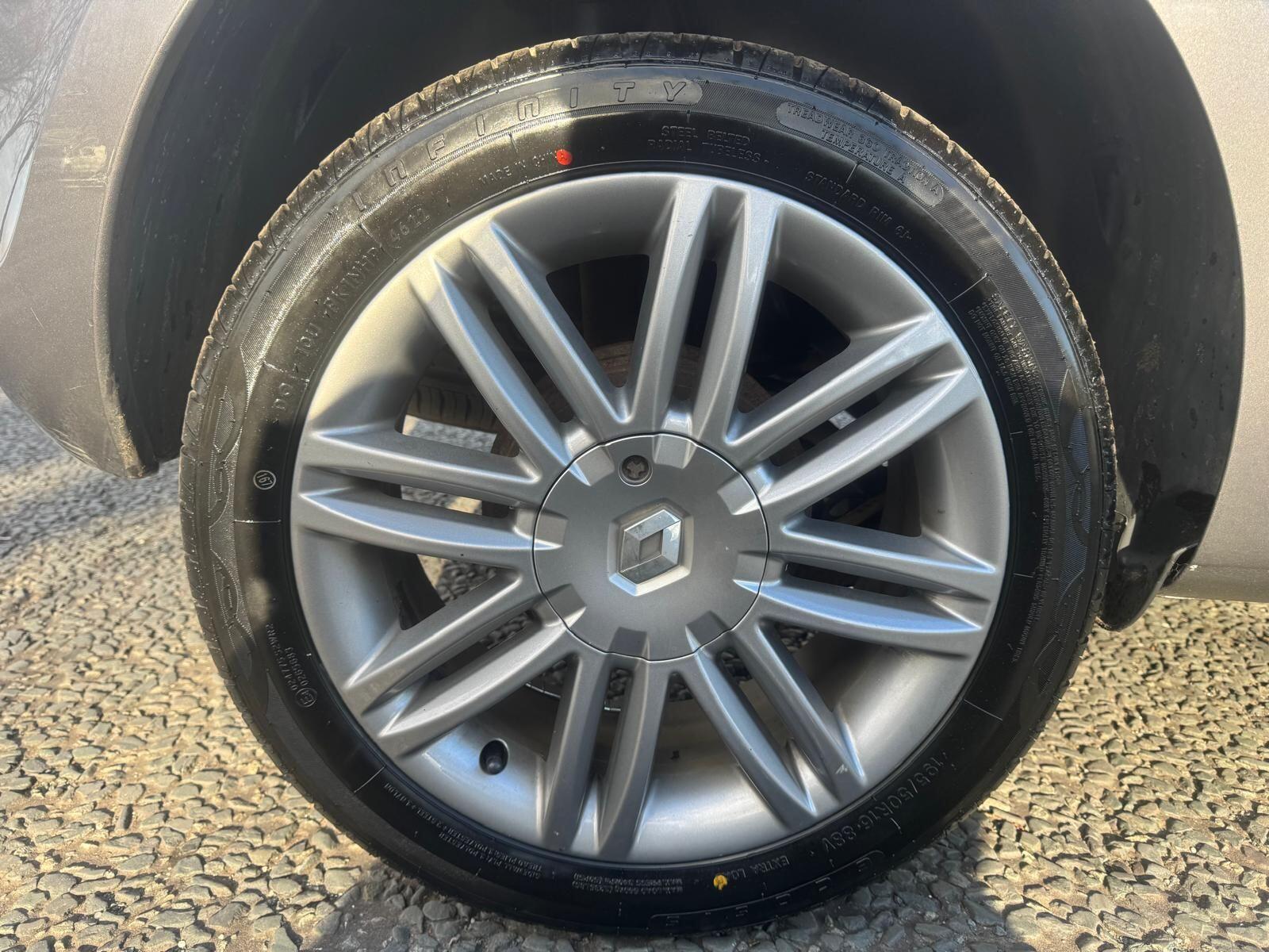 Renault Clio - Image 34