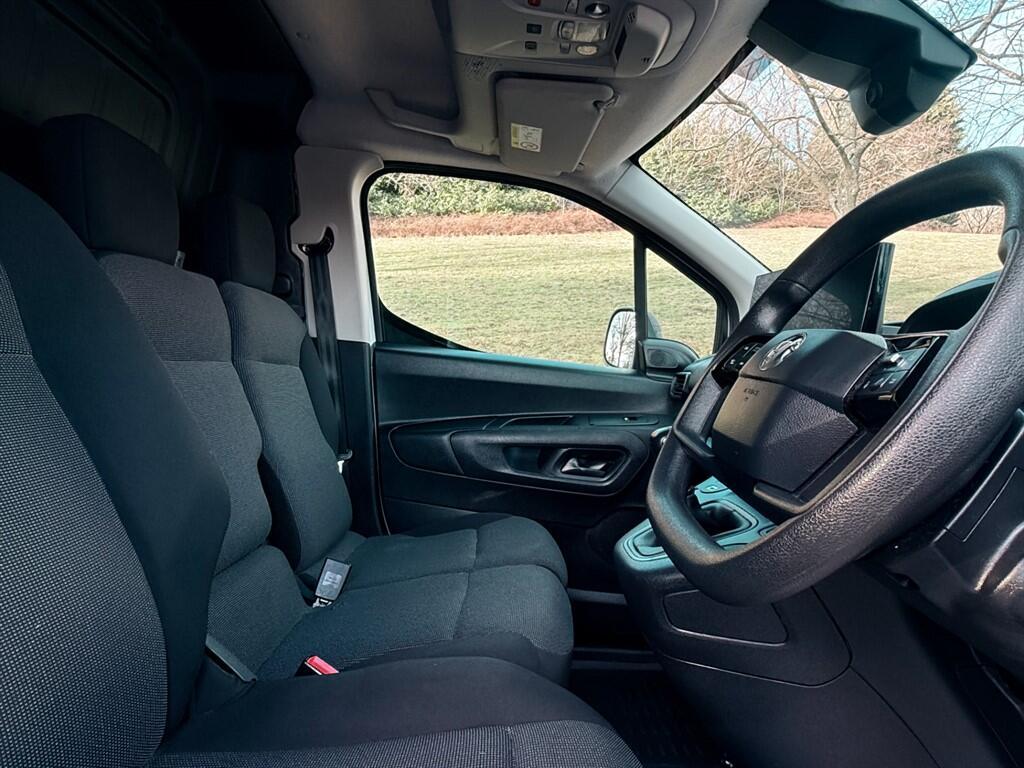 Vauxhall Combo - Image 14
