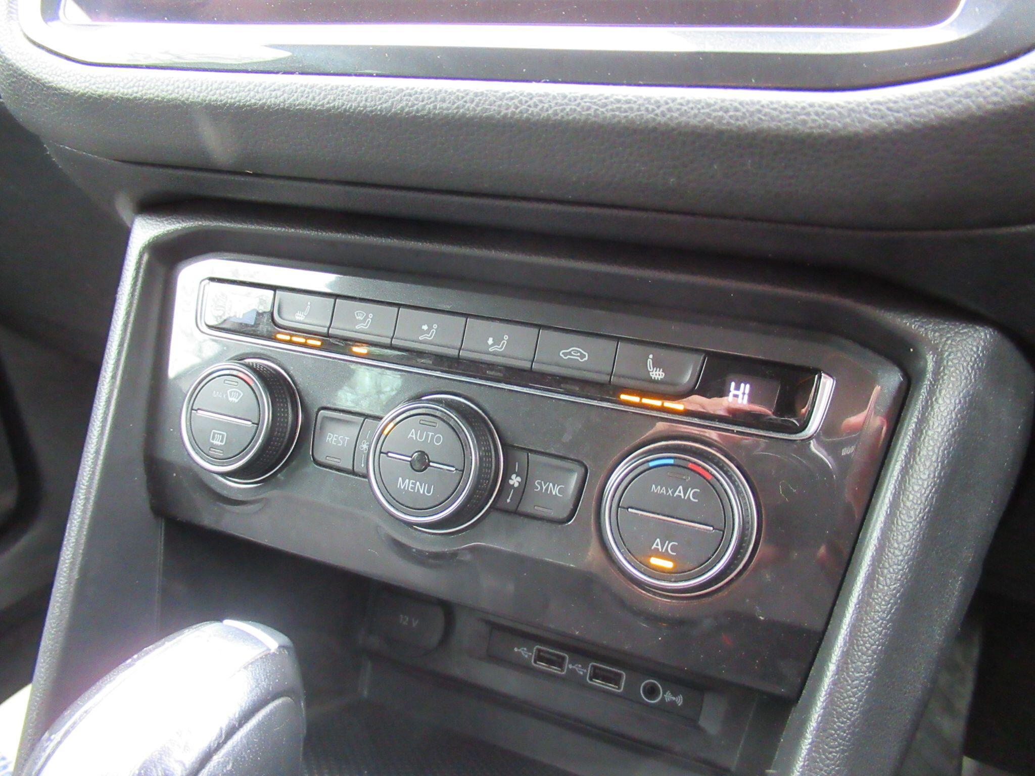 Volkswagen Tiguan - Image 36