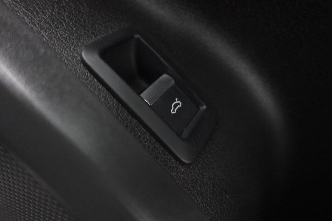 Audi SQ5 - Image 20