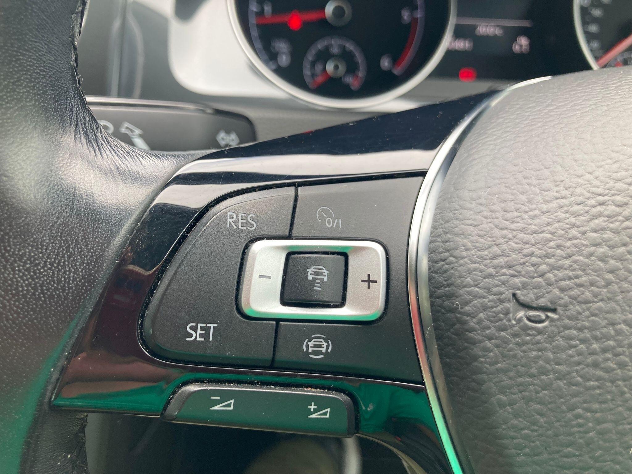 Volkswagen Golf - Image 11