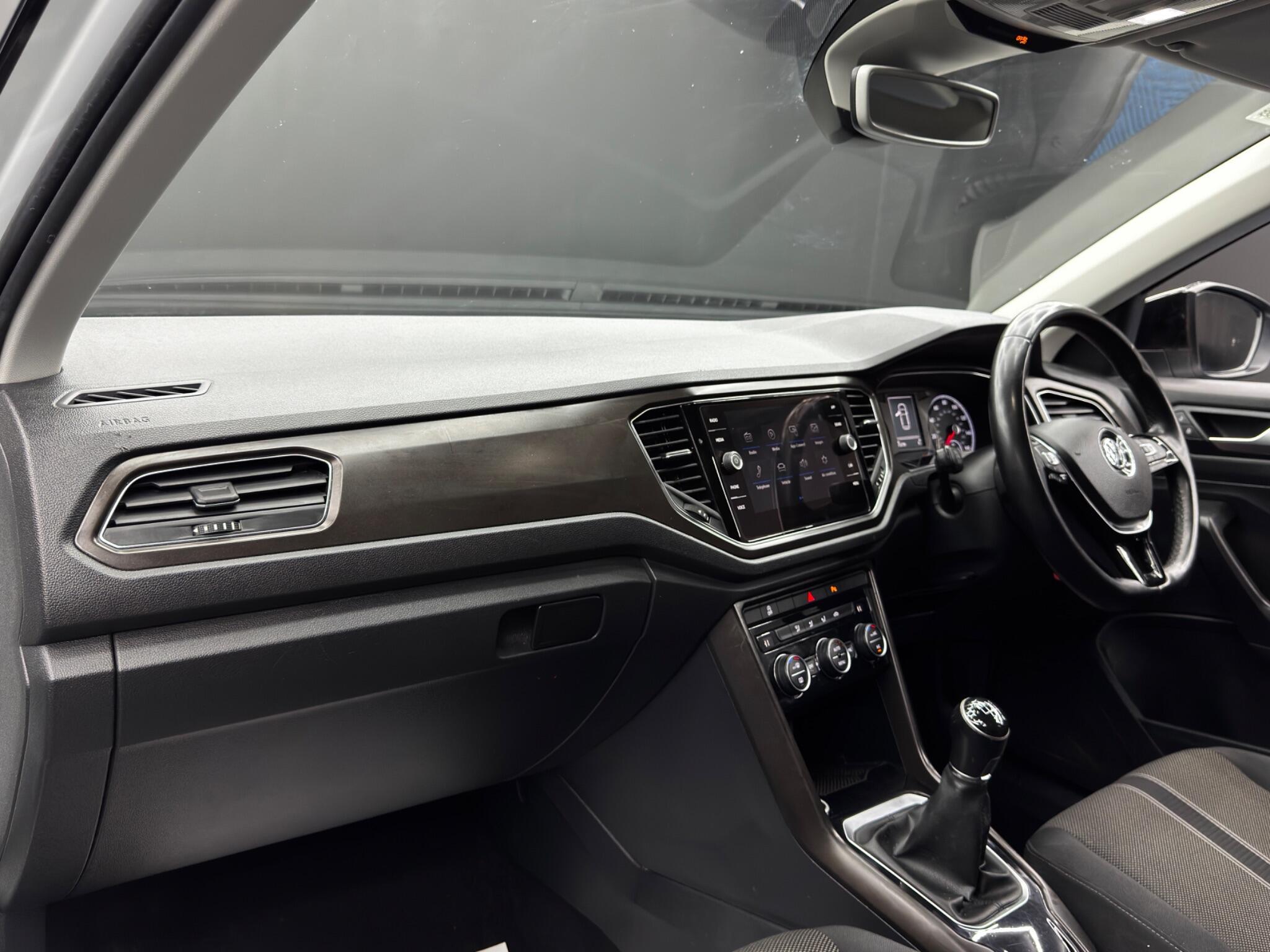 Volkswagen T-Roc - Image 11