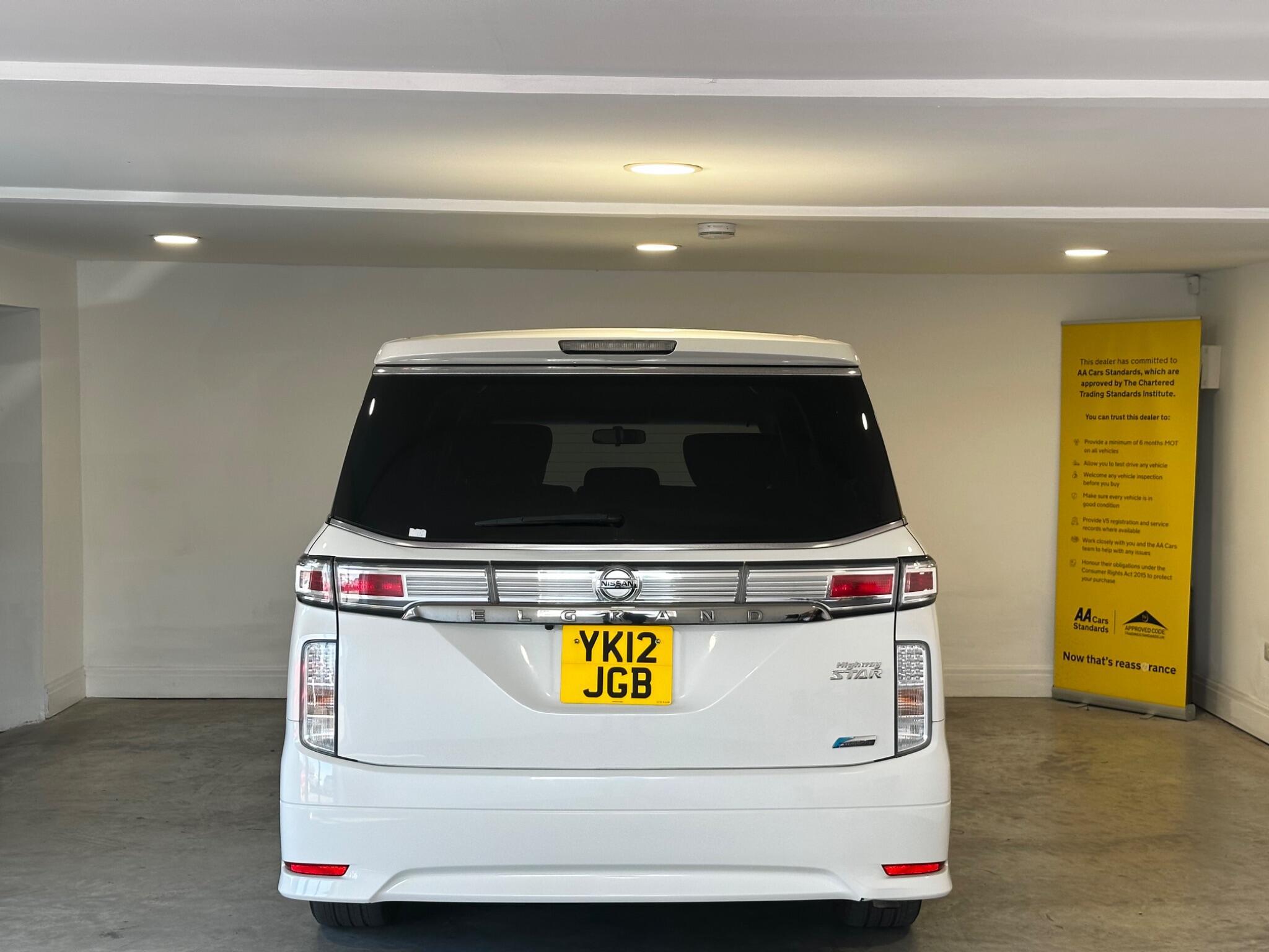 Nissan Elgrand - Image 9
