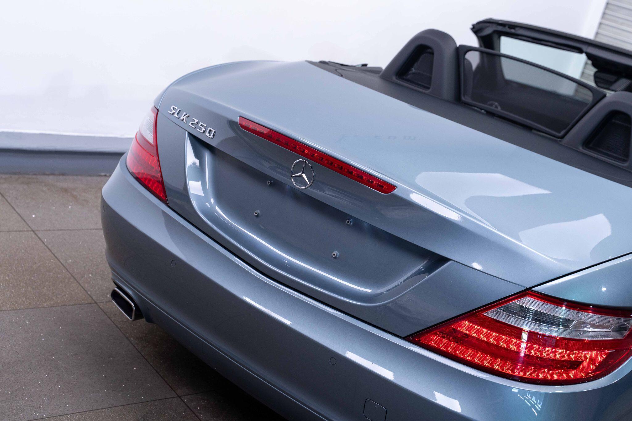 Mercedes SLK - Image 11