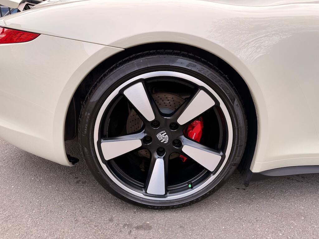 Porsche 911 - Image 22