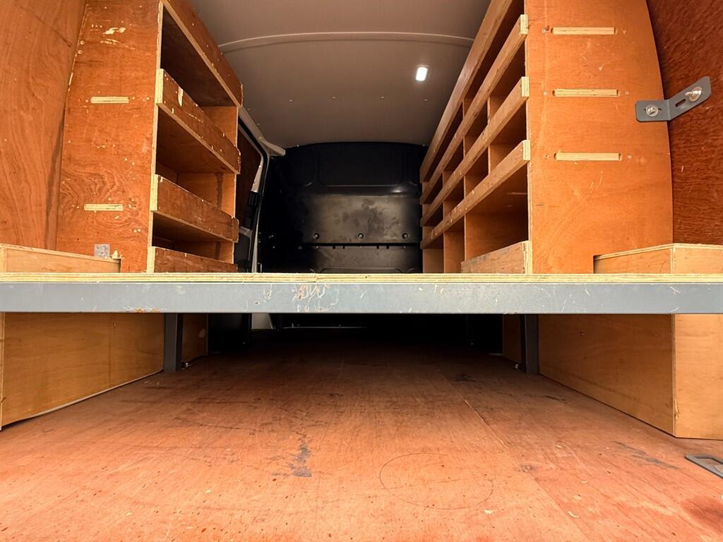 Volkswagen Transporter - Image 9