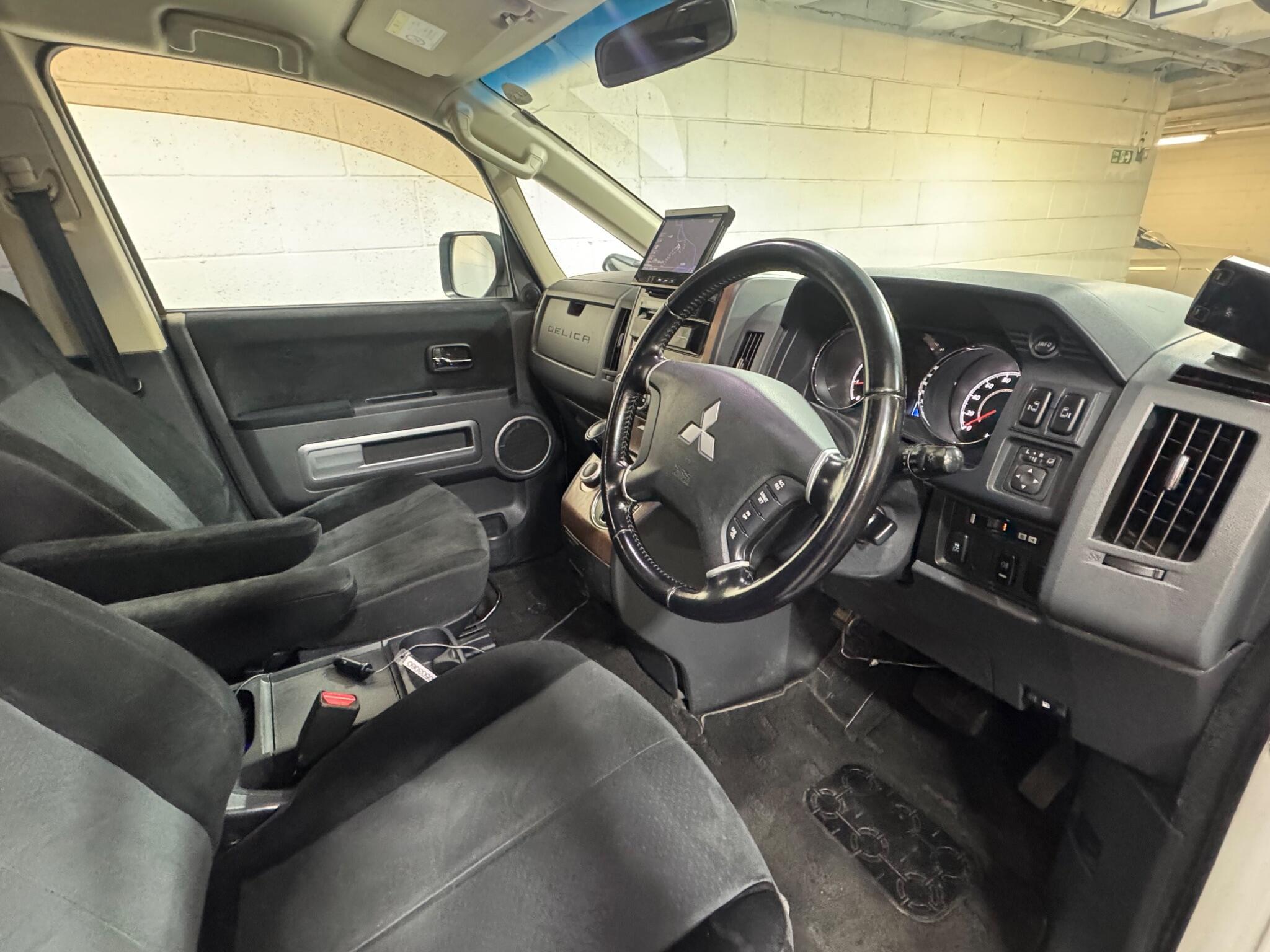 Mitsubishi Delica - Image 9