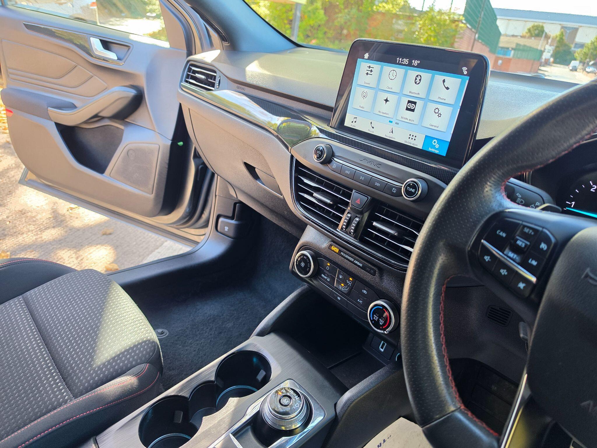Ford Focus - Image 19