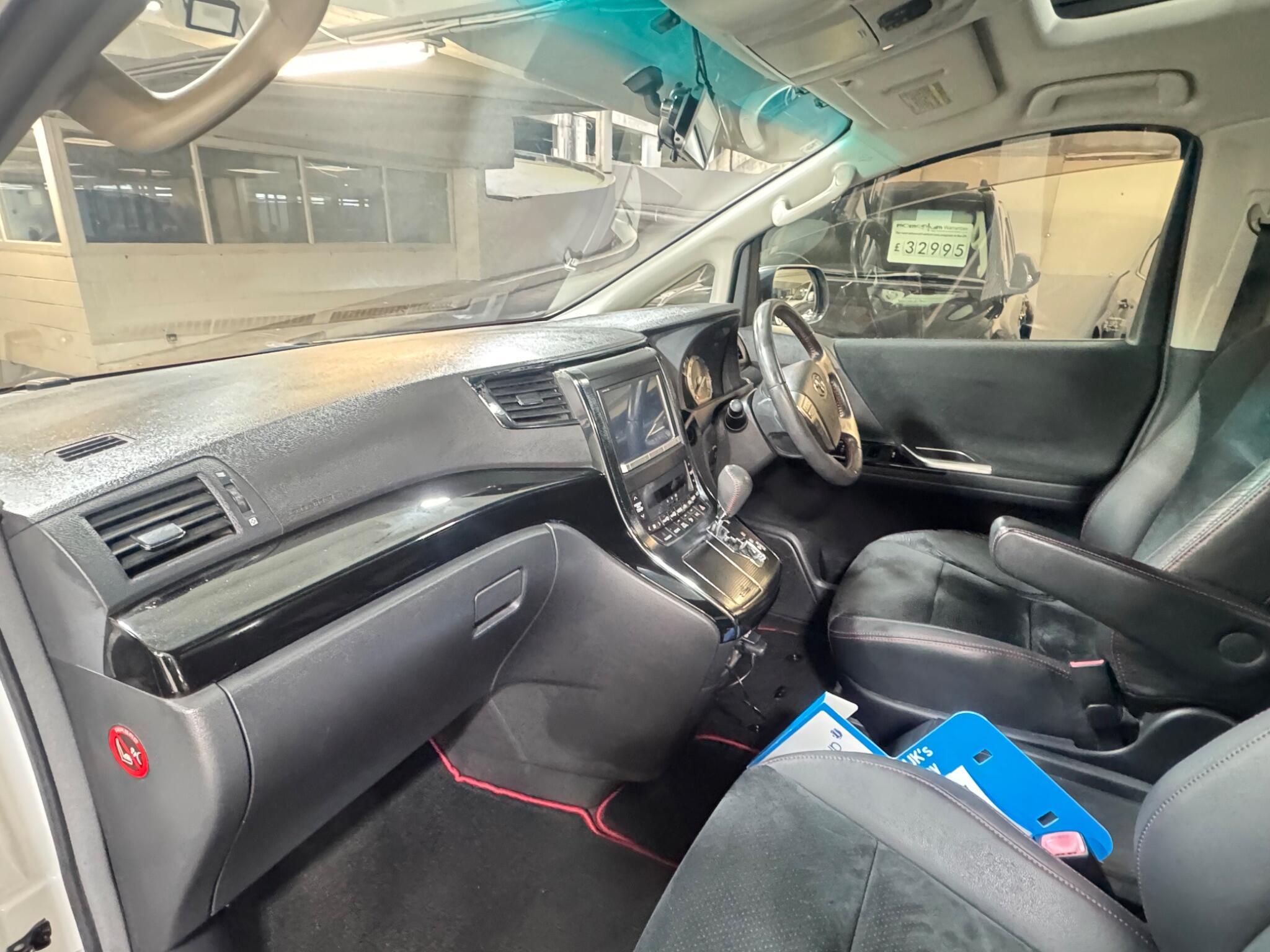 Toyota Vellfire - Image 11