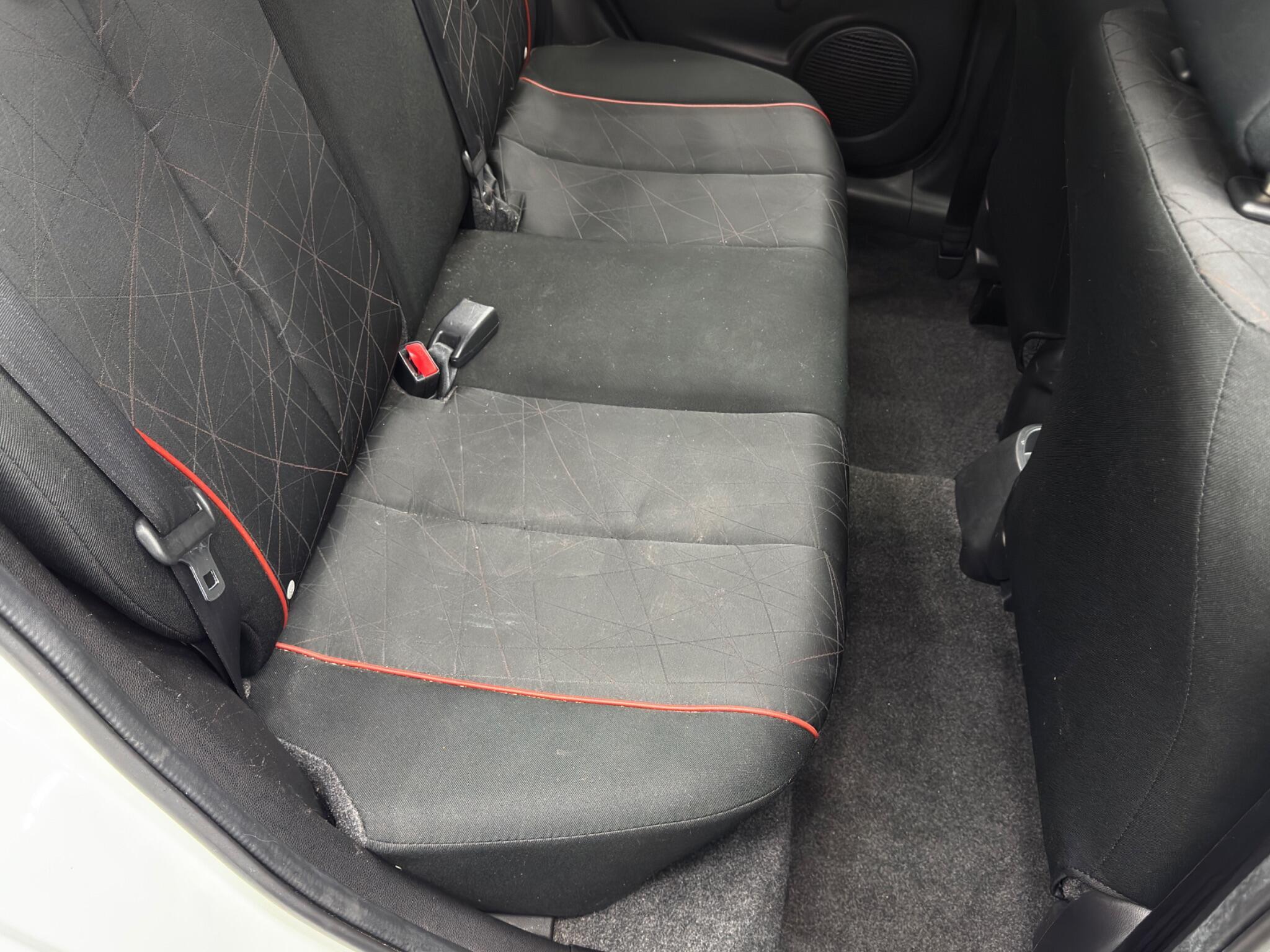 Mazda MAZDA2 - Image 15