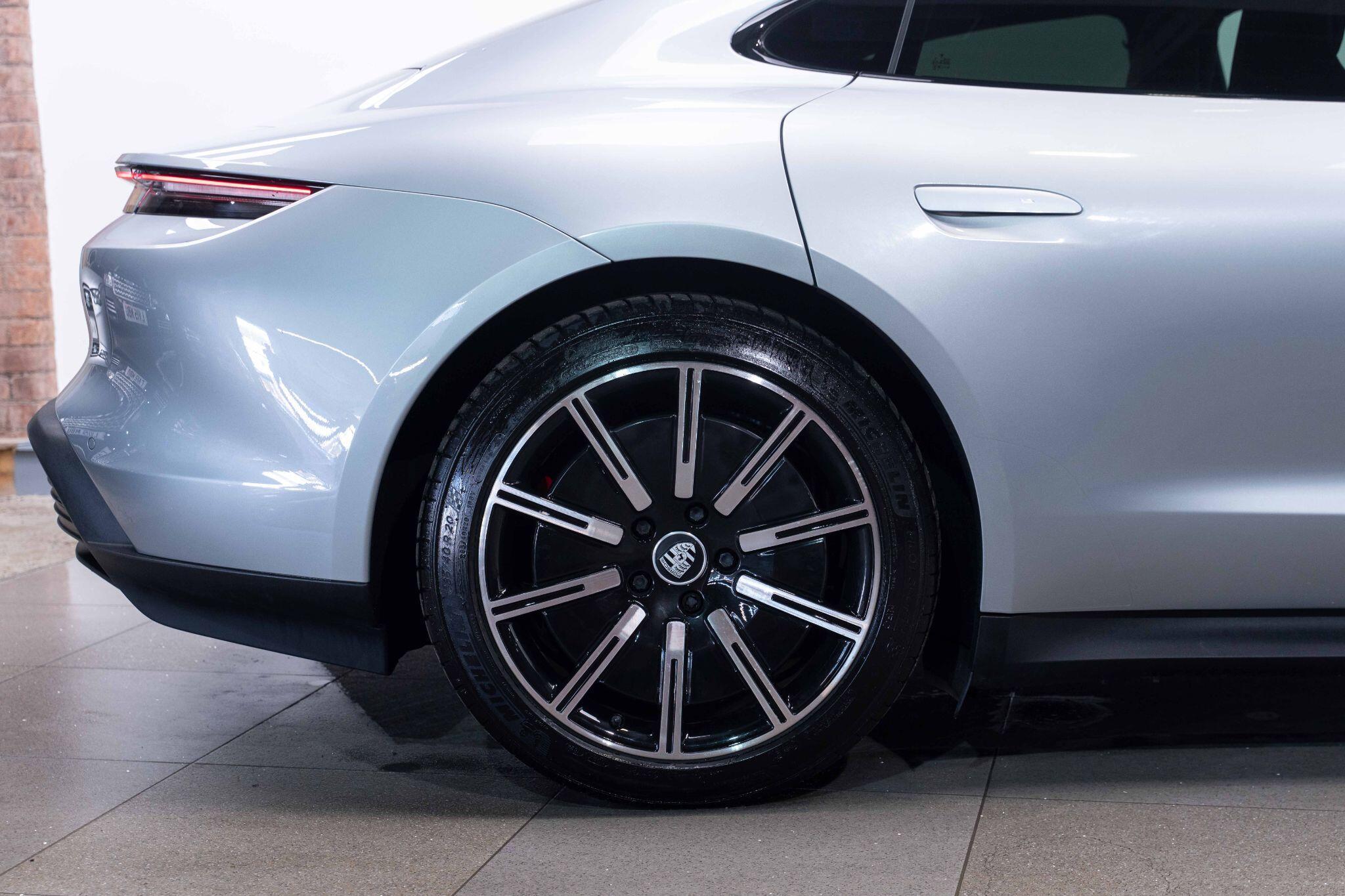 Porsche Taycan - Image 24