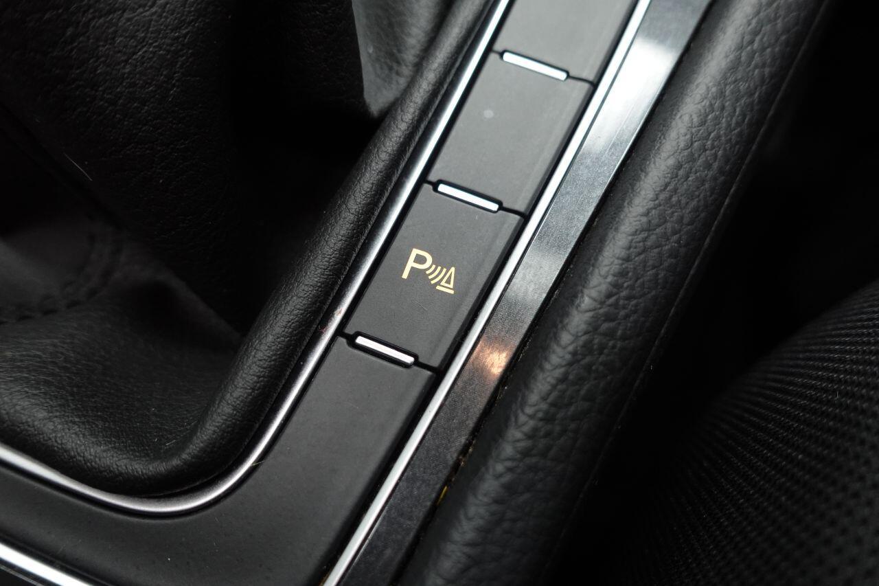 Volkswagen Golf - Image 8