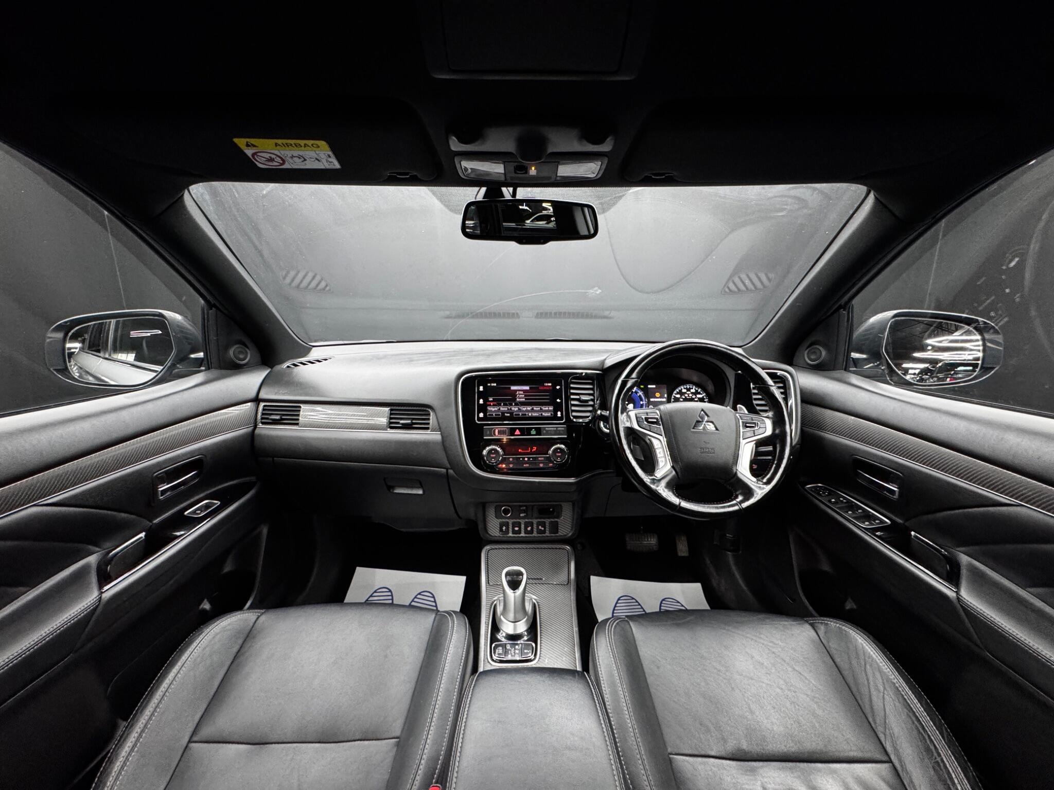 Mitsubishi Outlander - Image 17