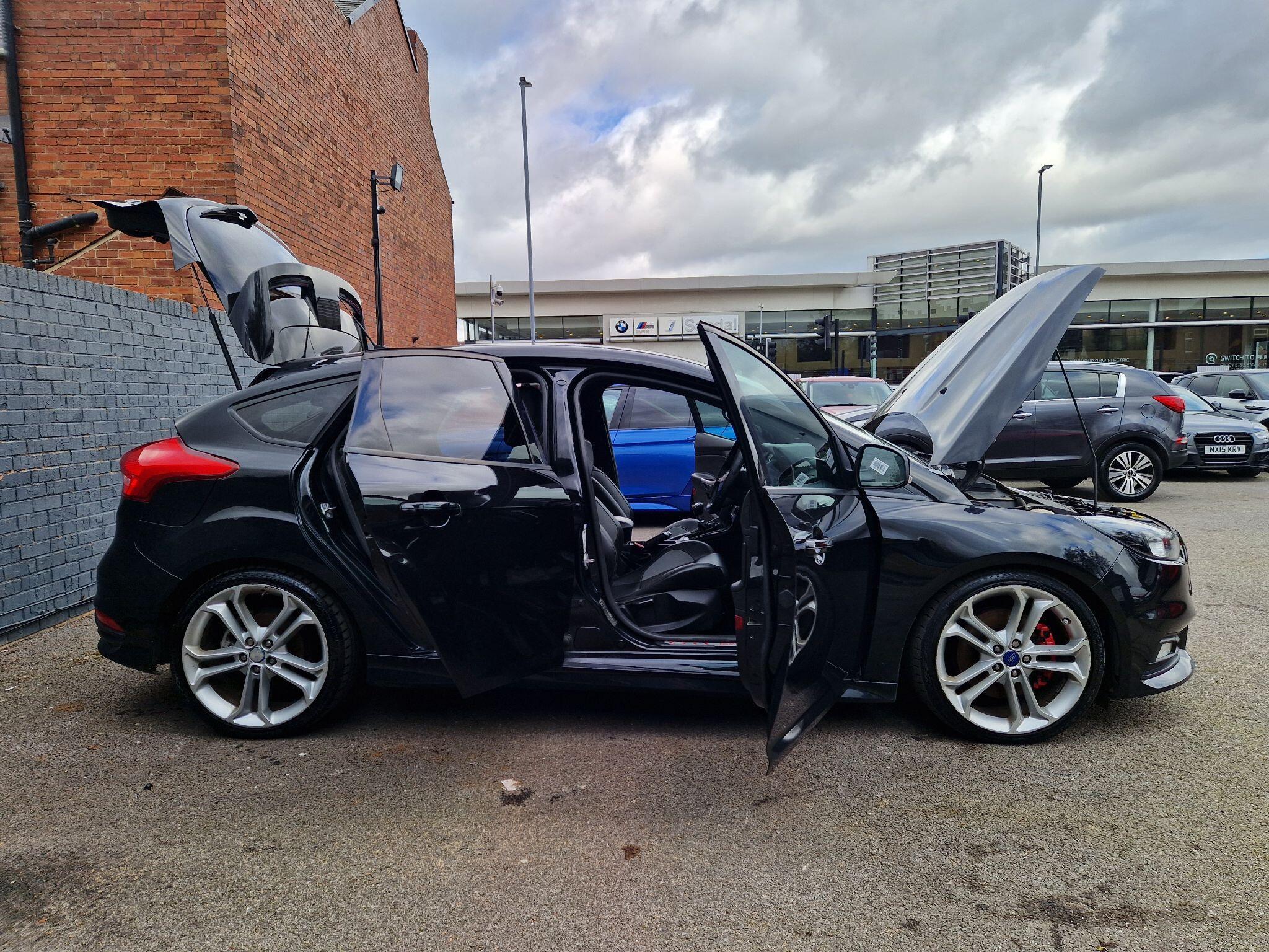 Ford Focus - Image 22