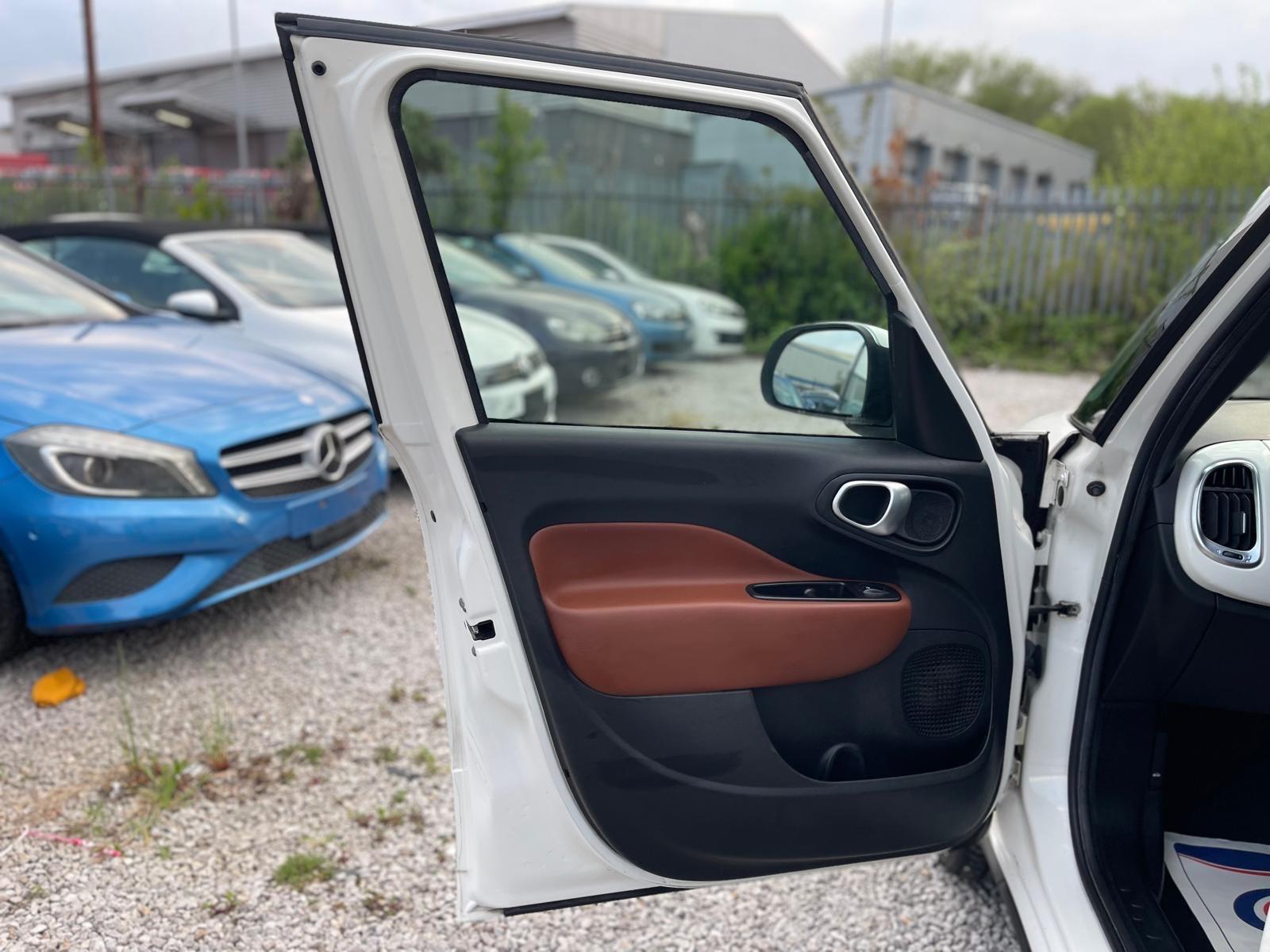 Fiat 500L - Image 10
