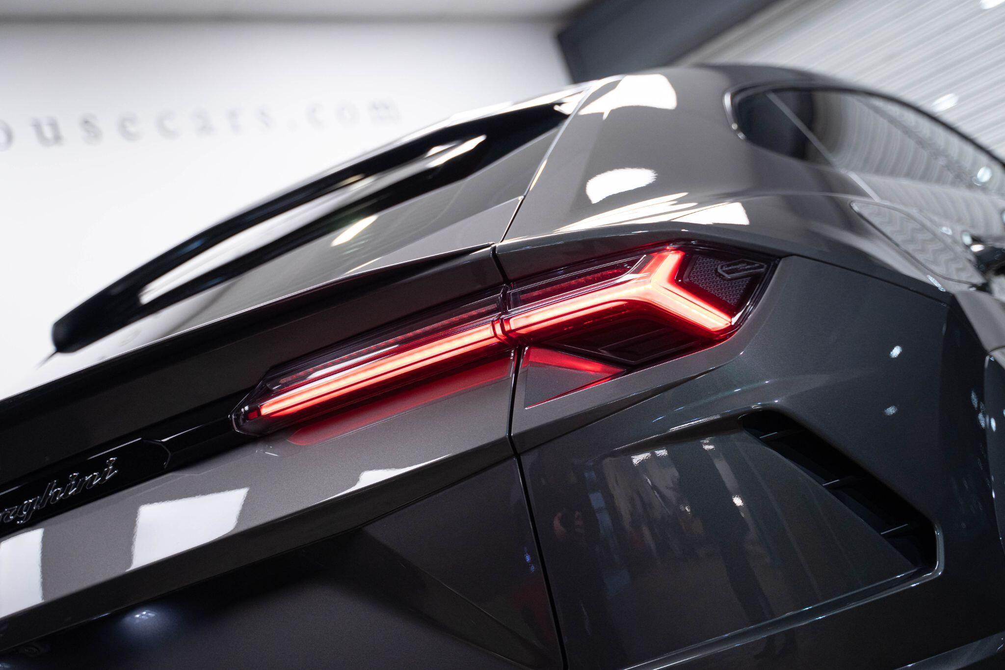 Lamborghini Urus - Image 28