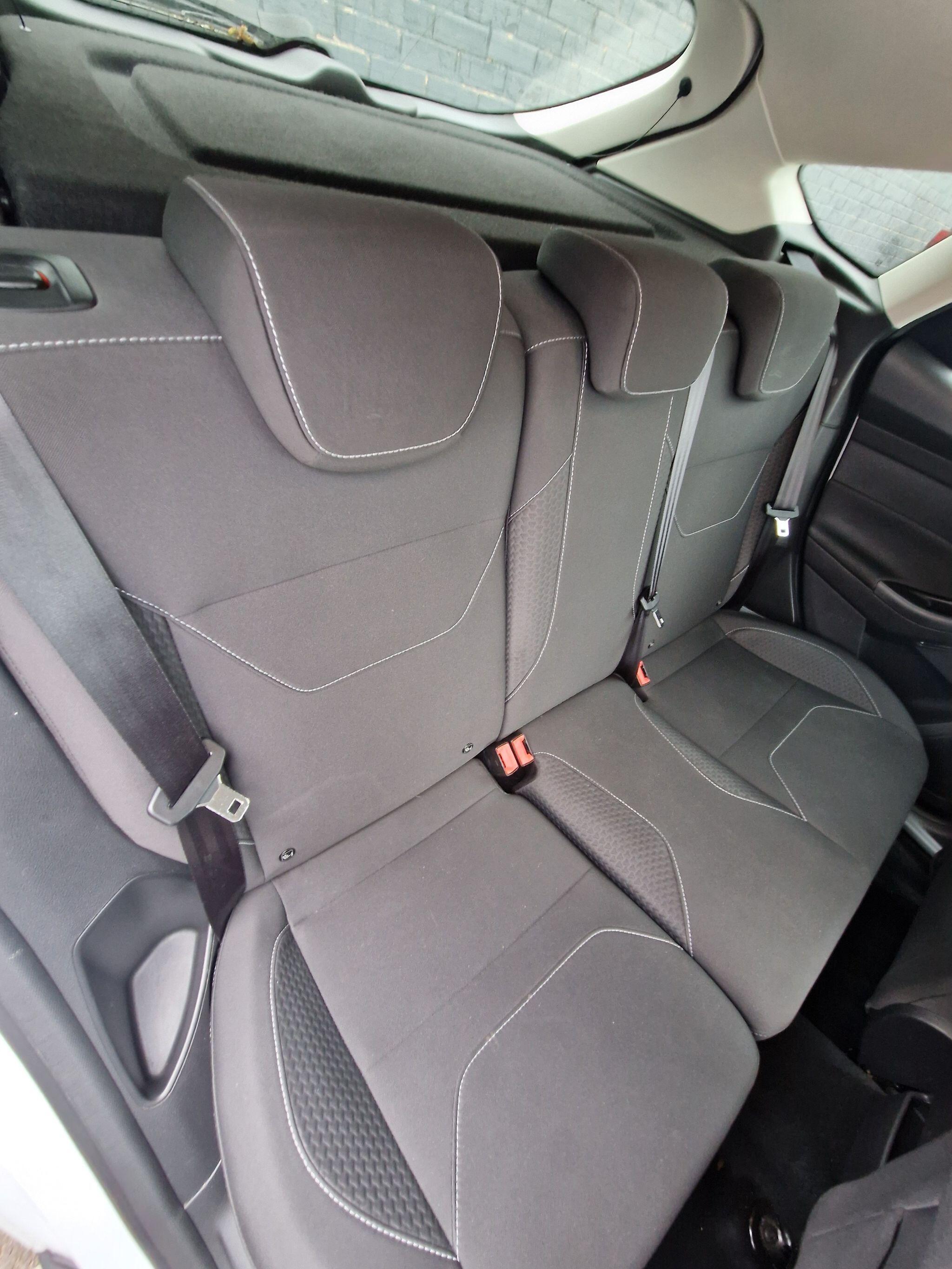 Ford Focus - Image 33