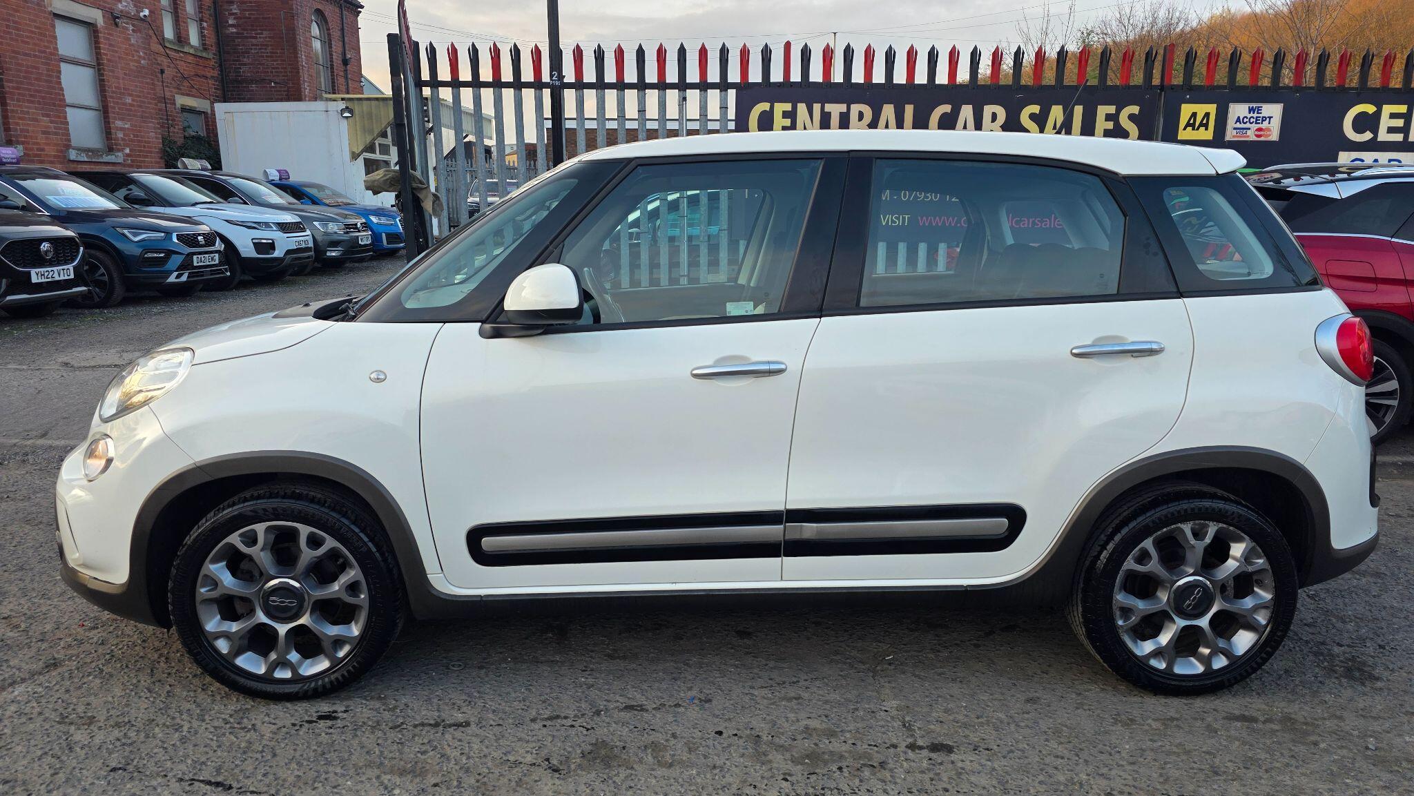Fiat 500L - Image 17