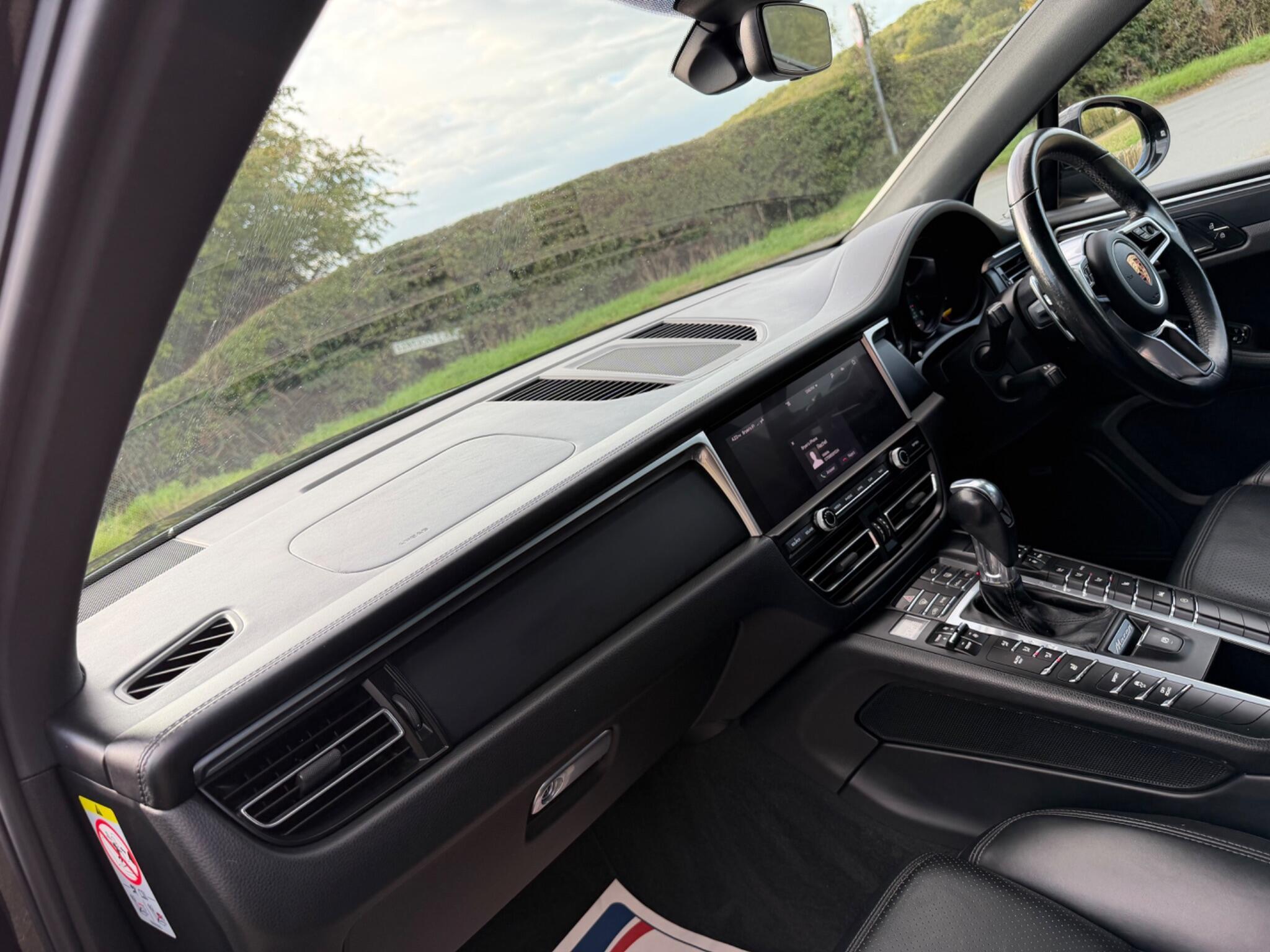 Porsche Macan - Image 19