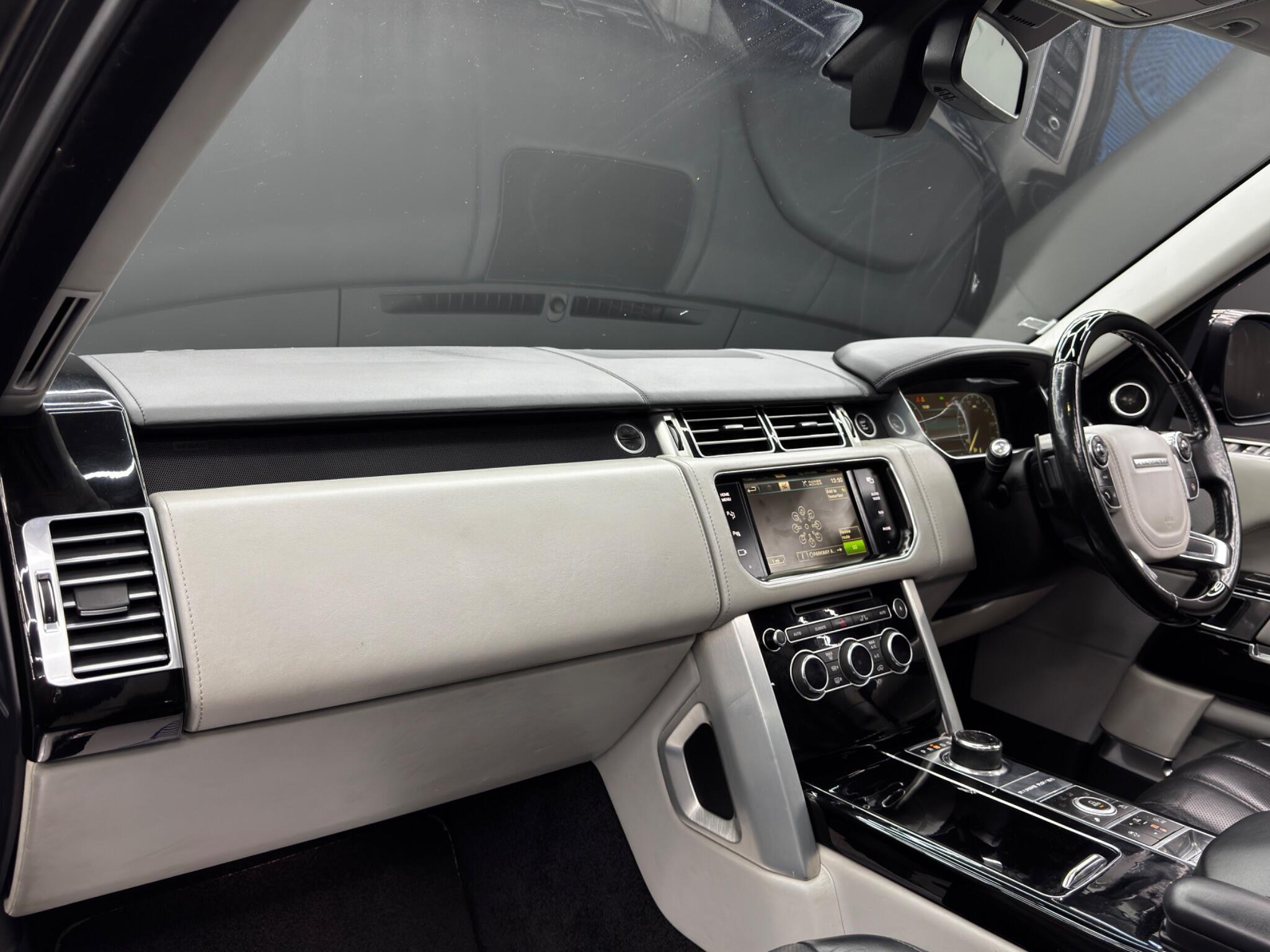Land Rover Range Rover - Image 11