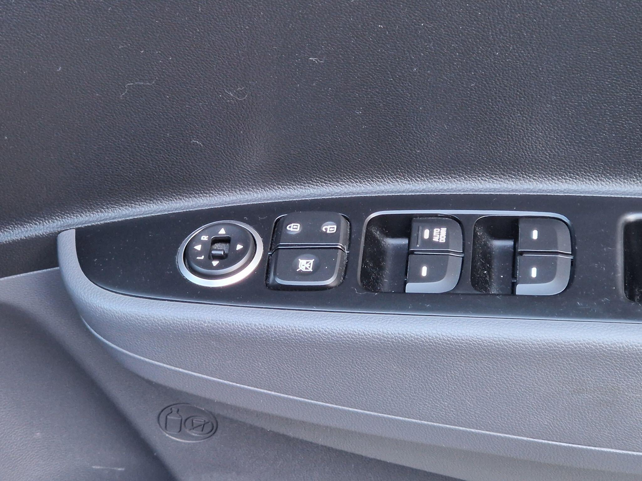 Hyundai i10 - Image 33