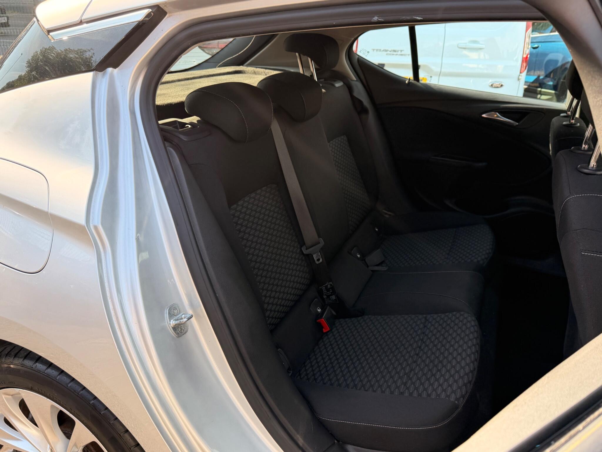 Vauxhall Astra - Image 11