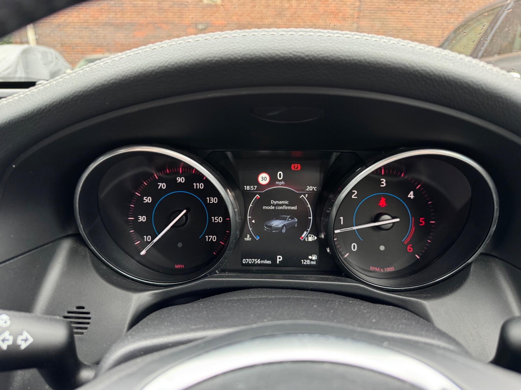 Jaguar XF - Image 17