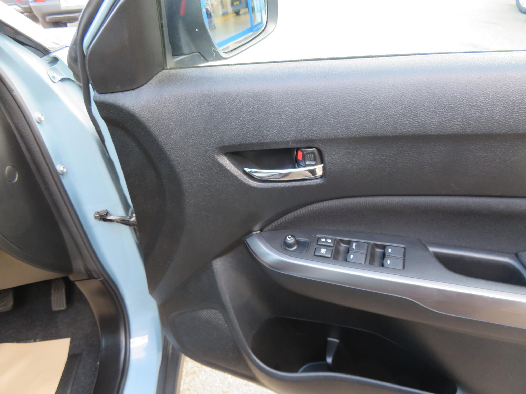 Suzuki Vitara - Image 15