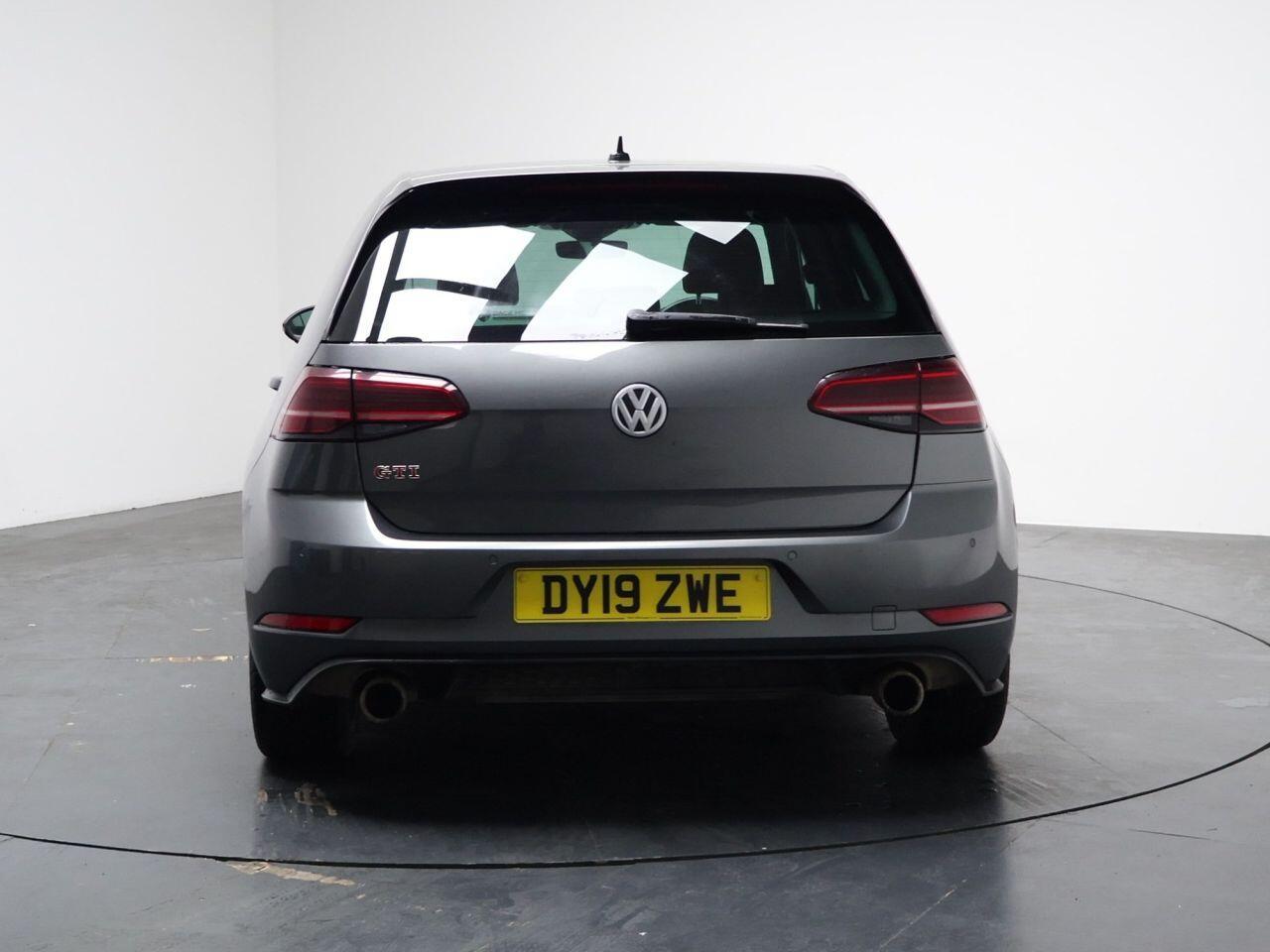 Volkswagen Golf - Image 9