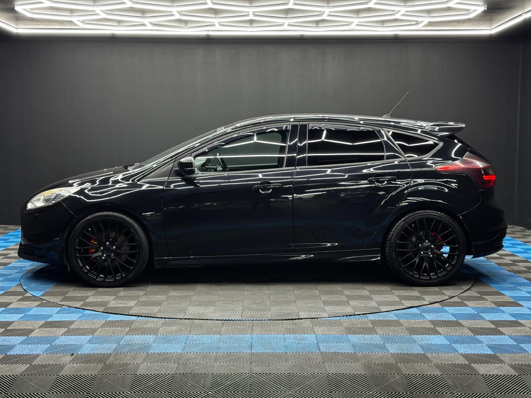 Ford Focus - Image 8