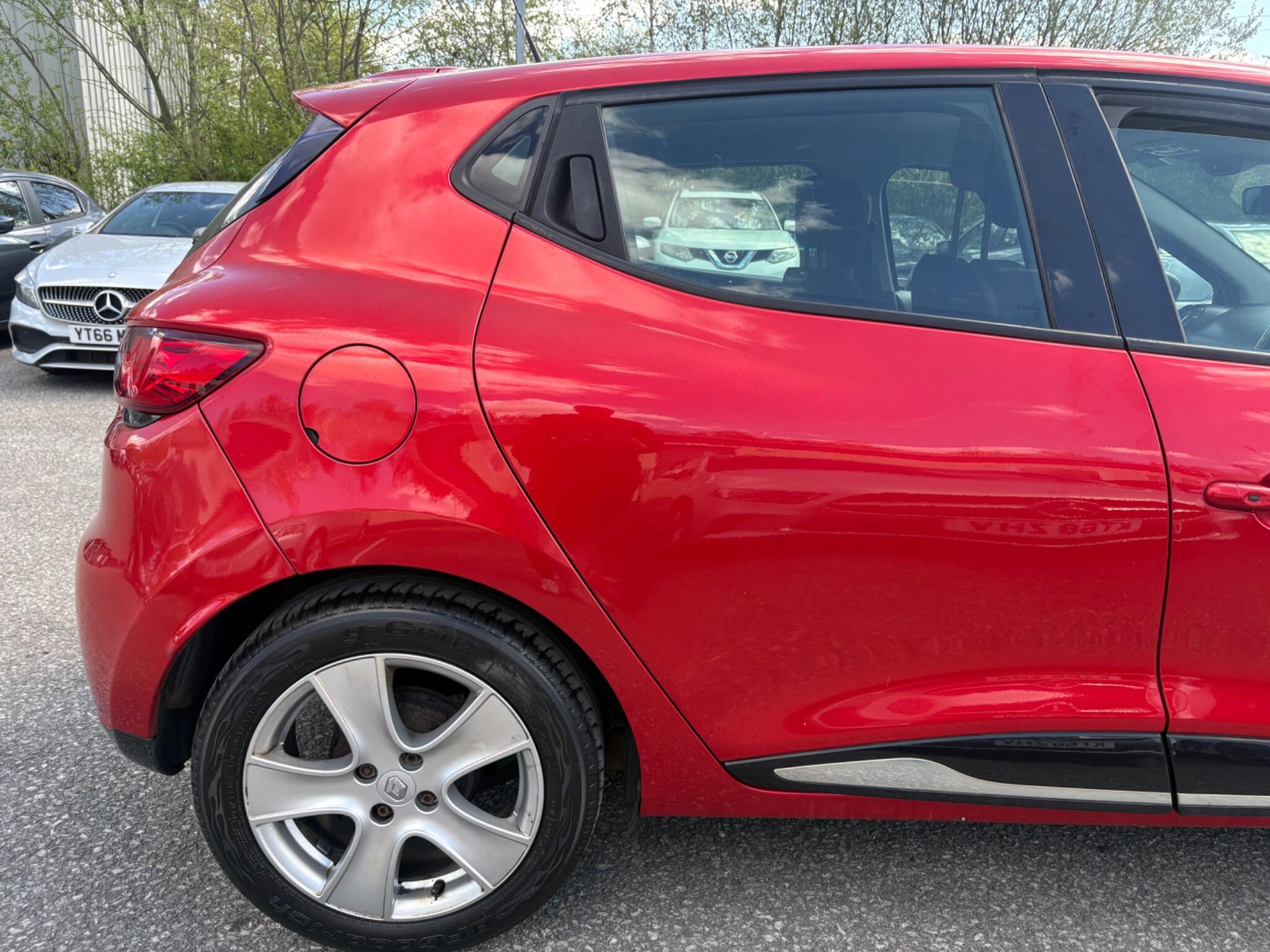Renault Clio - Image 21