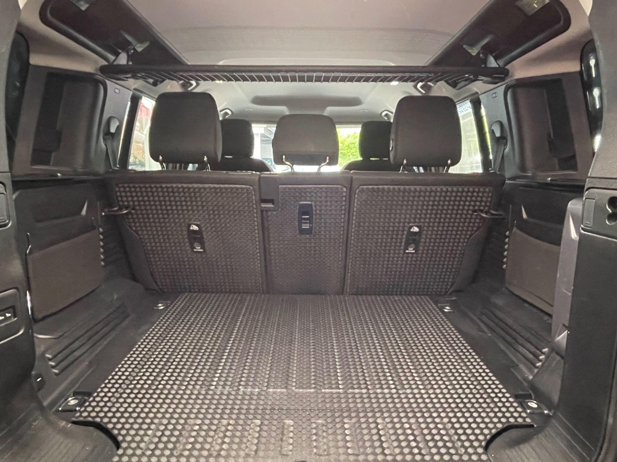 Land Rover Defender - Image 15