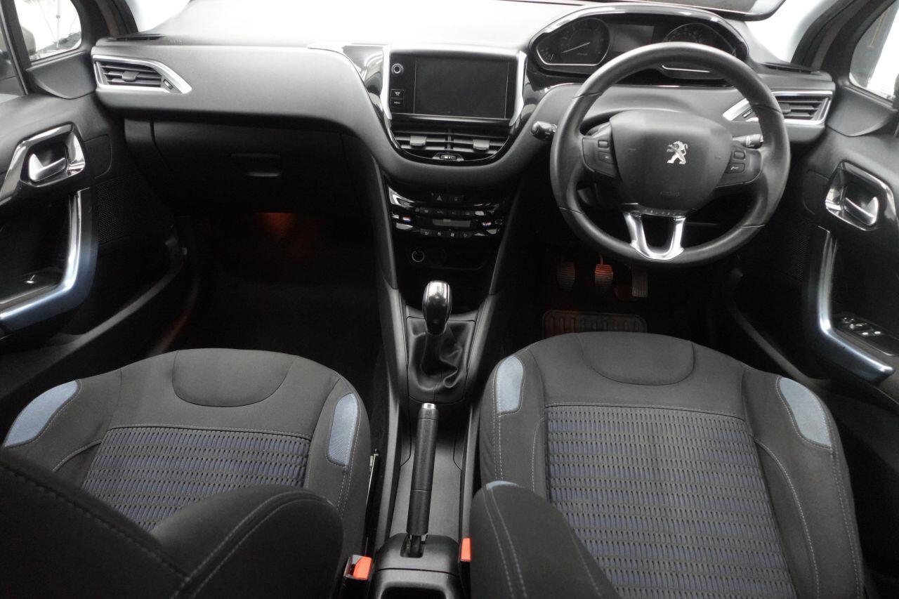 Peugeot 208 - Image 18