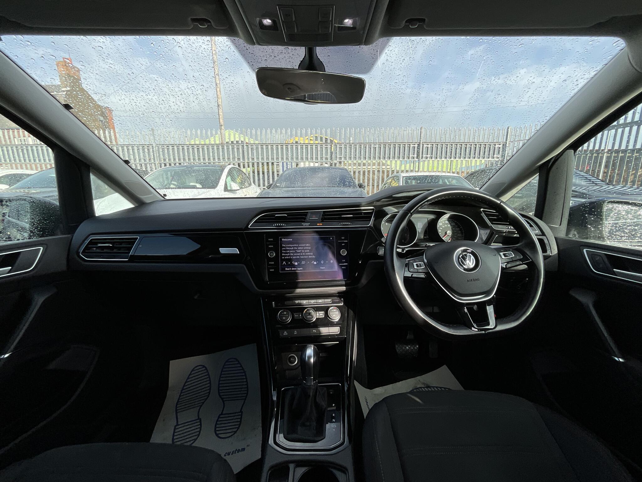 Volkswagen Touran - Image 6