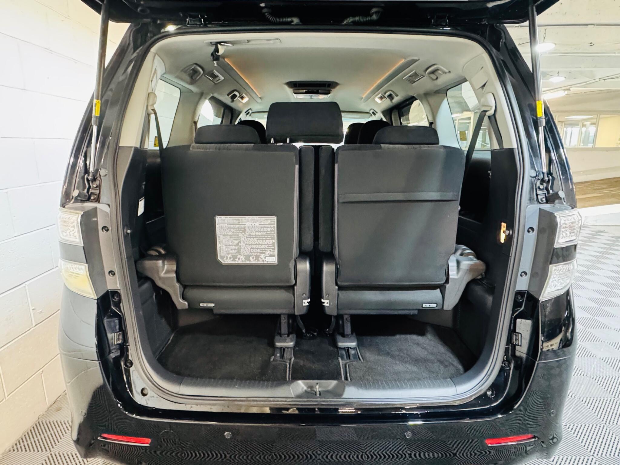 Toyota Vellfire - Image 12