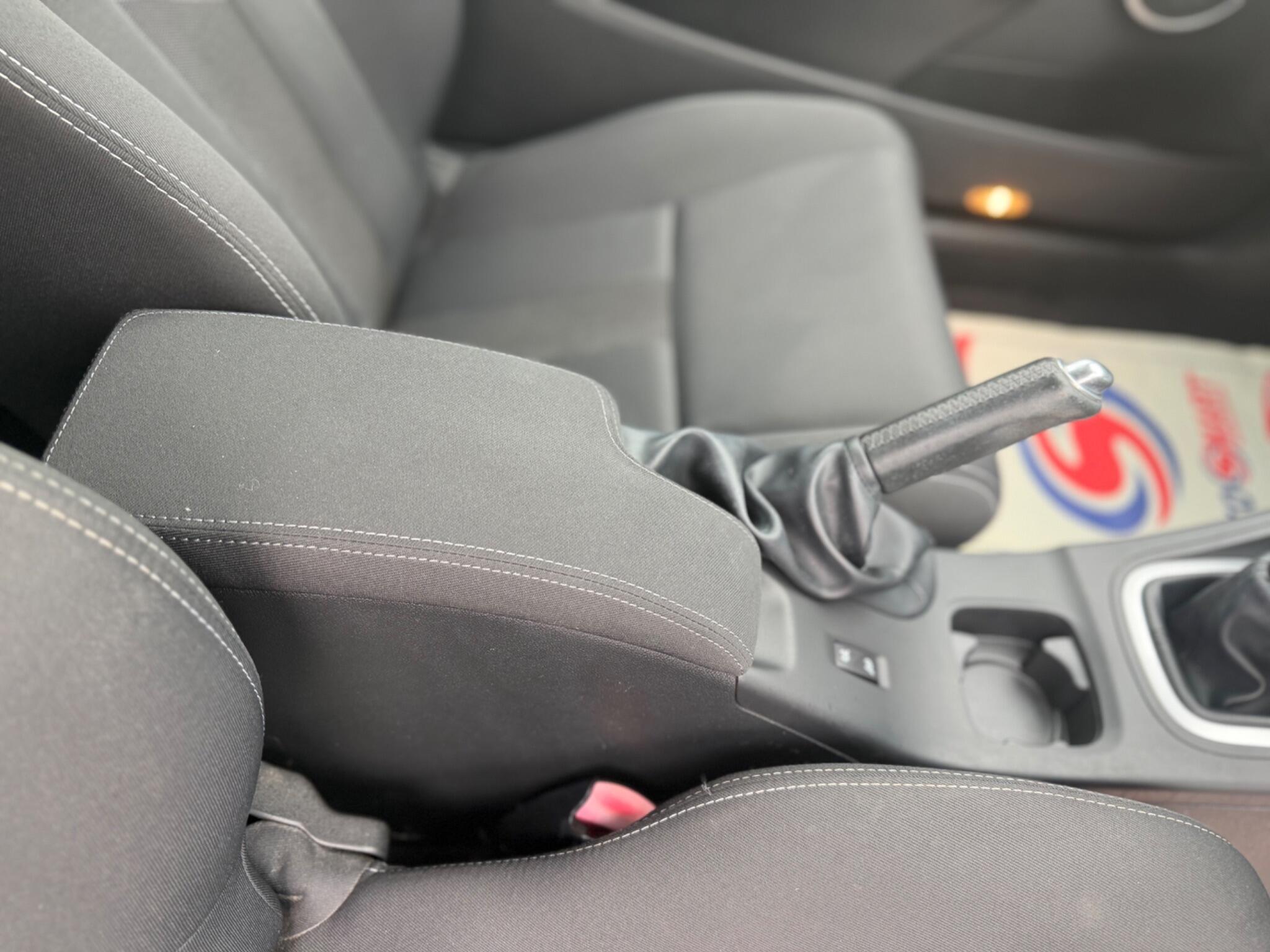 Renault Megane - Image 17