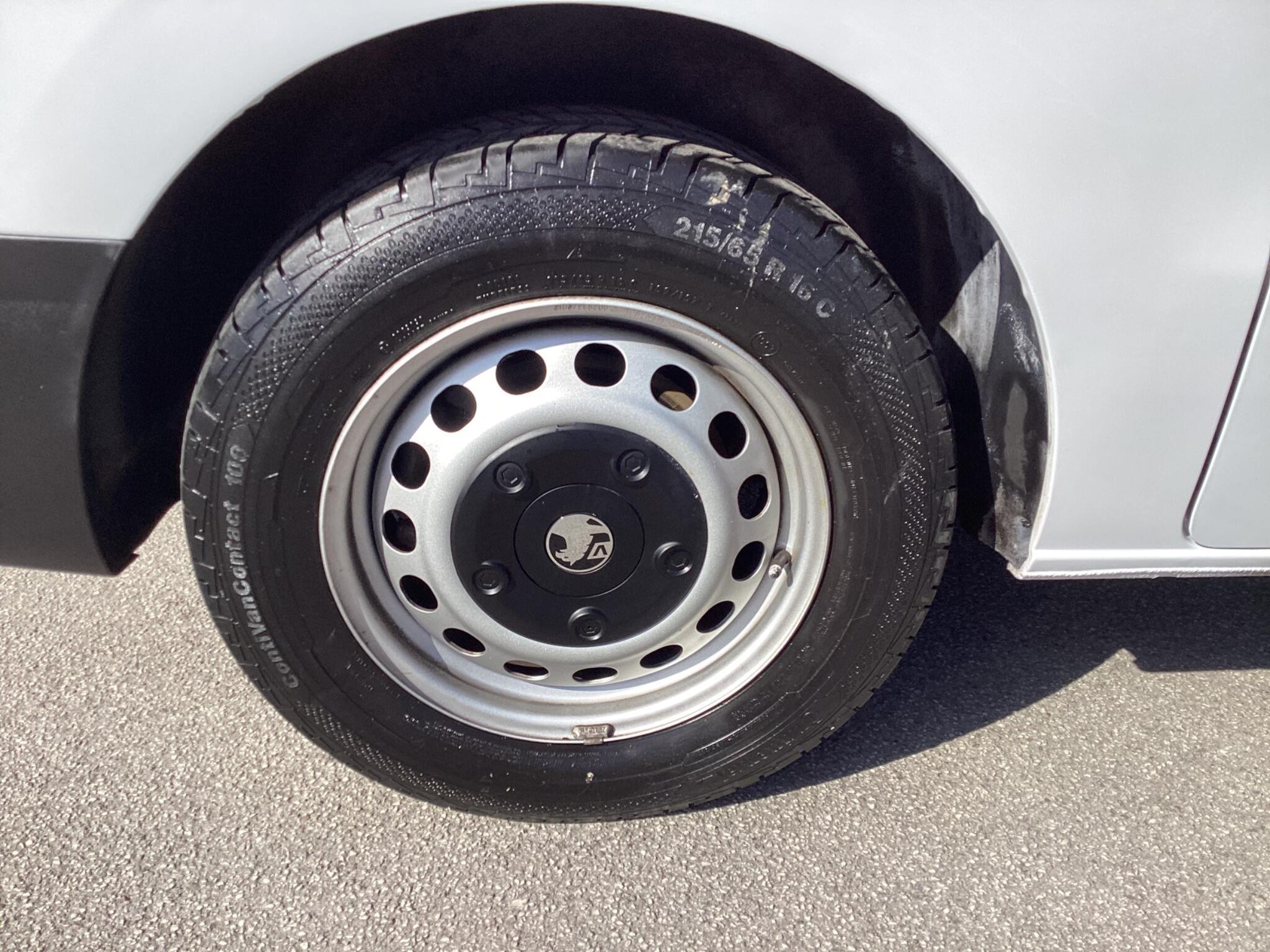 Vauxhall Vivaro - Image 11